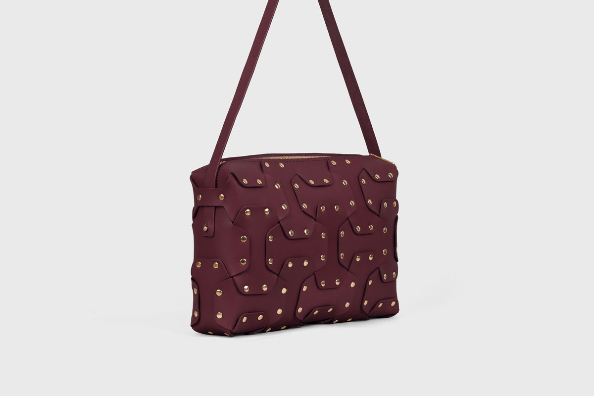 Double Rivet Bag Big Burgundy Colour Leather Vegetable Tanned Modern Minimal Design Premium Quality Atelier Madre Manuel Dreesmann Barcelona Spain 3