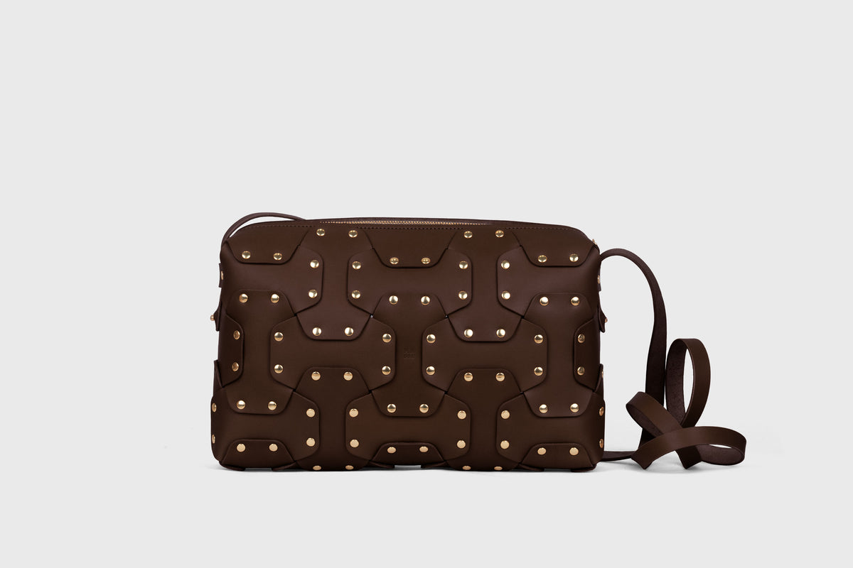 Double Rivet Bag Big Chocolate Brown Colour Leather Vegetable Tanned Modern Minimal Design Premium Quality Atelier Madre Manuel Dreesmann Barcelona Spain 1