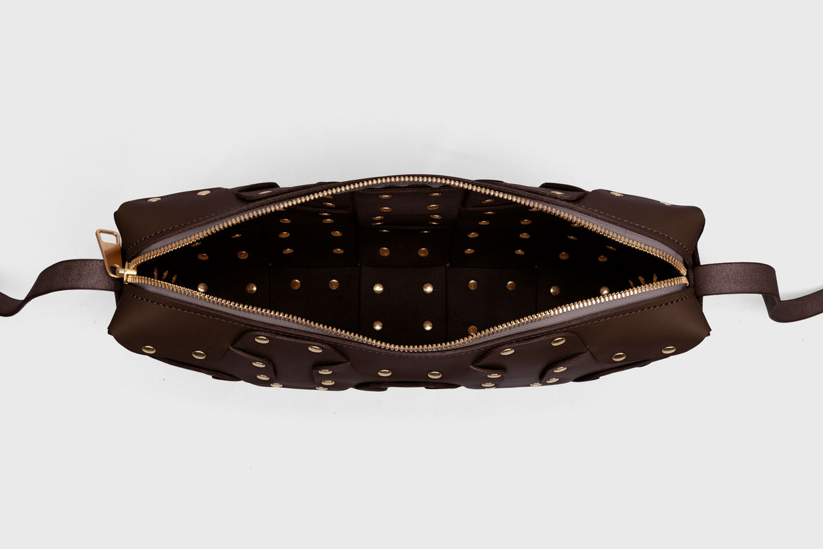 Double Rivet Bag Big Chocolate Brown Colour Leather Vegetable Tanned Modern Minimal Design Premium Quality Atelier Madre Manuel Dreesmann Barcelona Spain 6