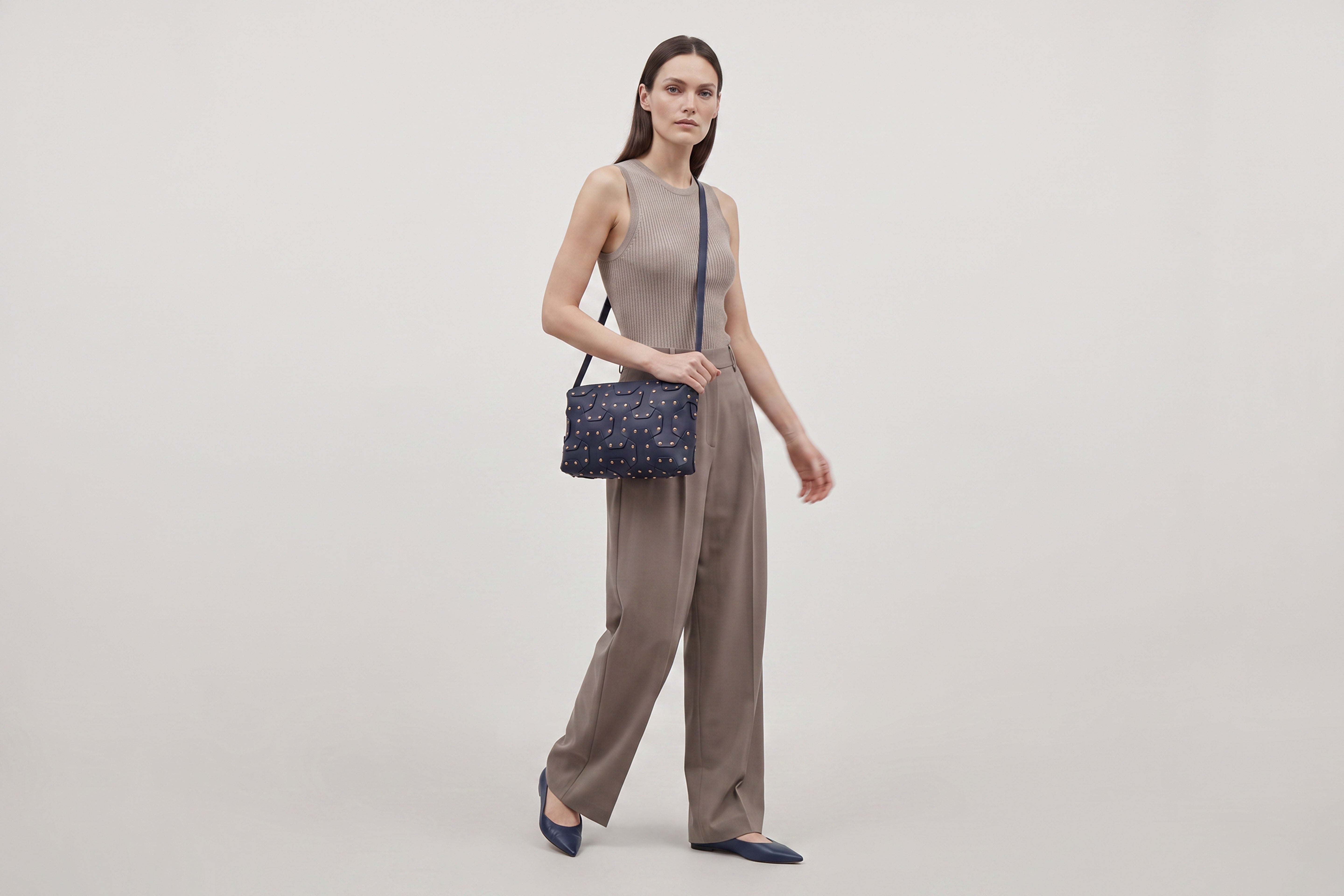 Double Rivet Bag Big on a model, Marine Blue Colour, Vegetable-Tanned Leather, Modern Minimal Design. Premium Quality, Atelier Madre, Manuel-Dreesmann, Barcelona
