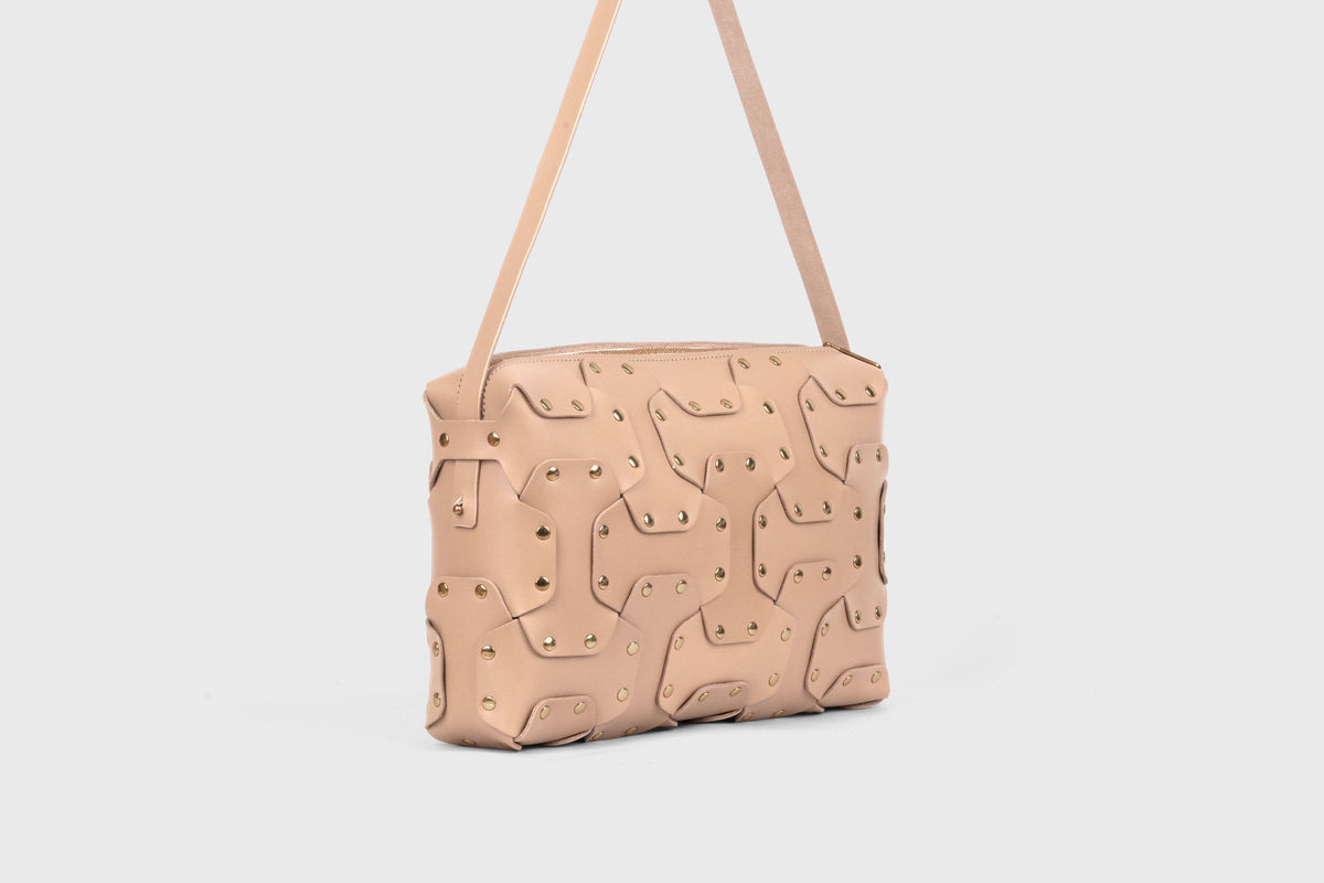 Double Rivet Bag Big Natural Colour Leather Vegetable Tanned Modern Minimal Design Premium Quality Atelier Madre Manuel Dreesmann Barcelona 3