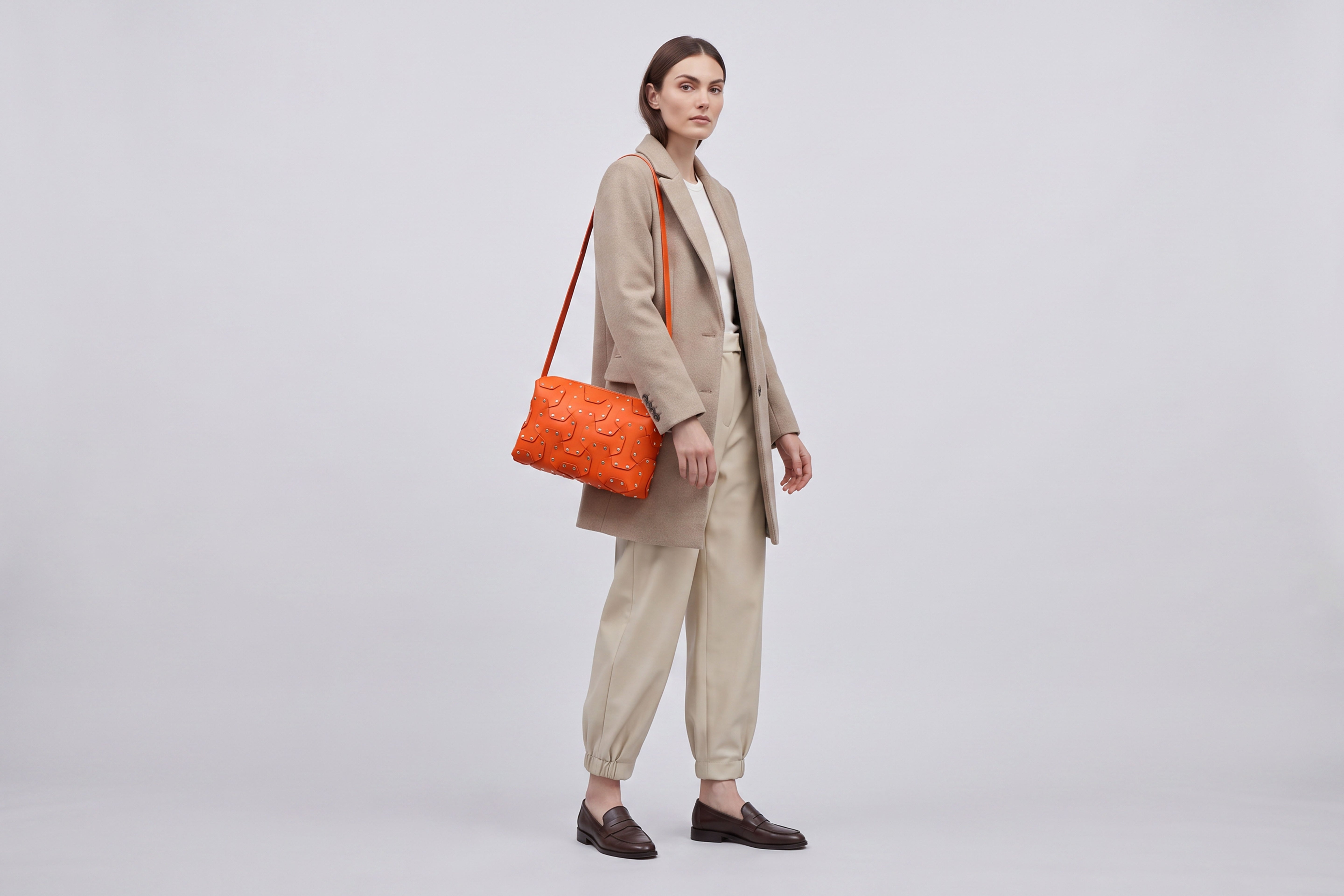 Double Rivet Bag Big on a model, Orange Colour, Vegetable-Tanned Leather, Modern Minimal Design. Premium Quality, Atelier Madre, Manuel-Dreesmann, Barcelona