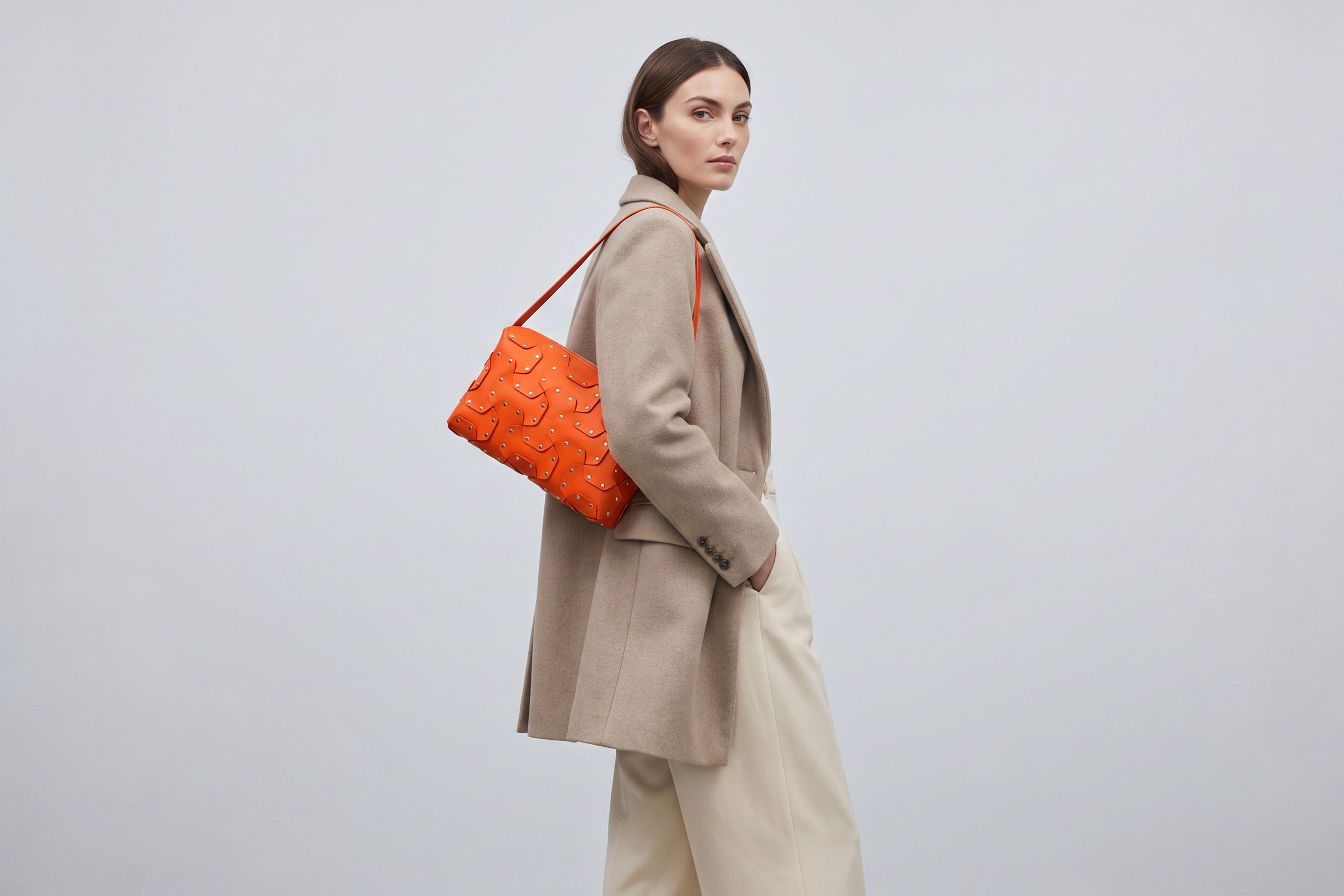 Double Rivet Bag Big on a model, Orange Colour, Vegetable-Tanned Leather, Modern Minimal Design. Premium Quality, Atelier Madre, Manuel-Dreesmann, Barcelona
