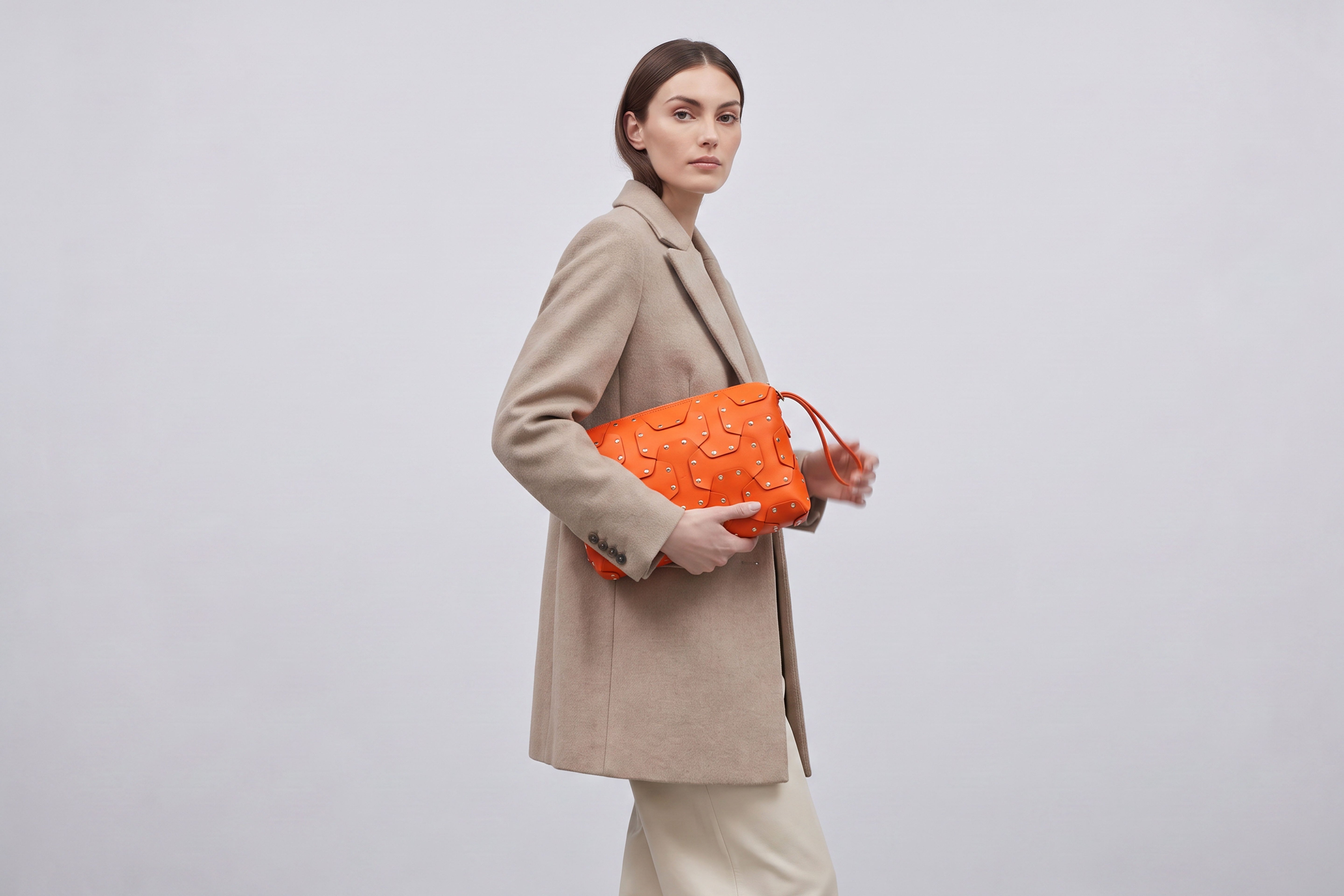 Double Rivet Bag Big on a model, Orange Colour, Vegetable-Tanned Leather, Modern Minimal Design. Premium Quality, Atelier Madre, Manuel-Dreesmann, Barcelona