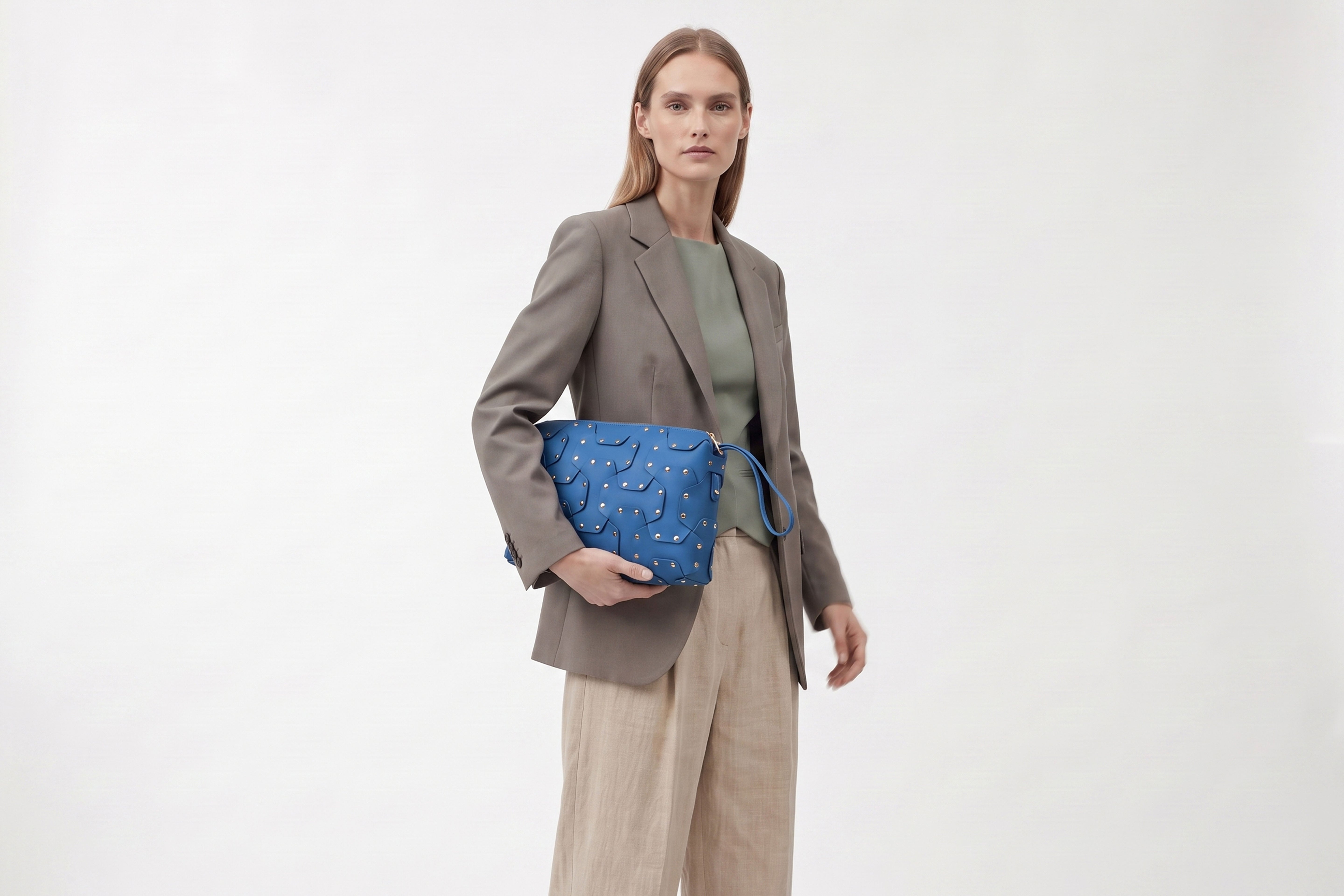 Double Rivet Bag Big on a model, Royal Blue Colour, Vegetable-Tanned Leather, Modern Minimal Design. Premium Quality, Atelier Madre, Manuel-Dreesmann, Barcelona