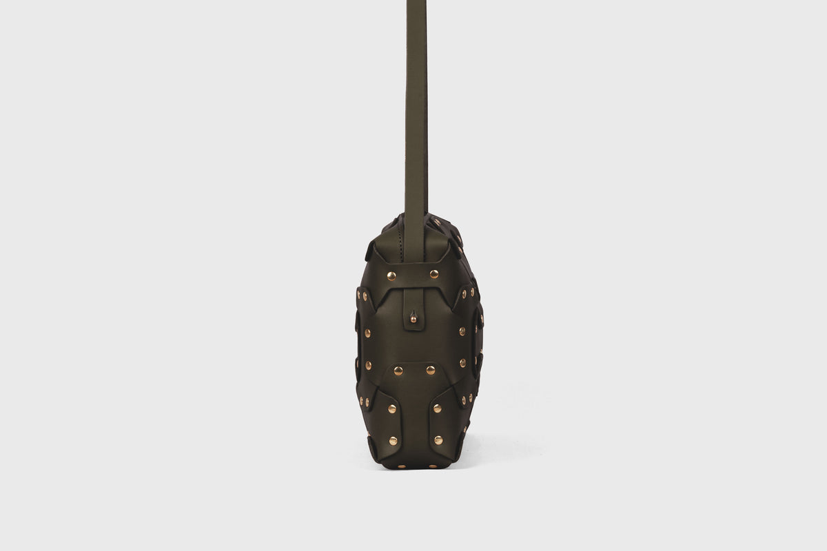 Double Rivet Bag Big Olive Green Colour Leather Vegetable Tanned Modern Minimal Design Premium Quality Atelier Madre Manuel Dreesmann Barcelona 4