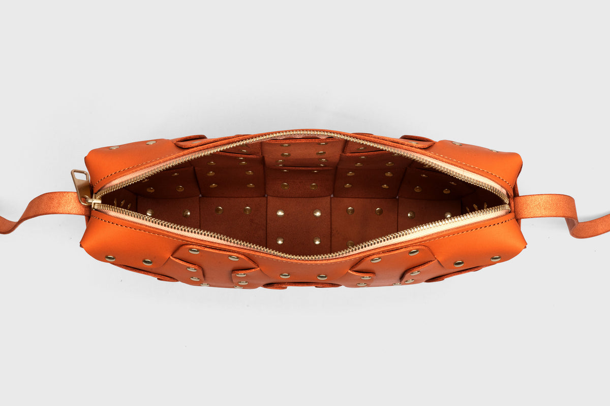 Double Rivet Bag Big Orange Colour Leather Vegetable Tanned Modern Minimal Design Premium Quality Atelier Madre Manuel Dreesmann Barcelona 6