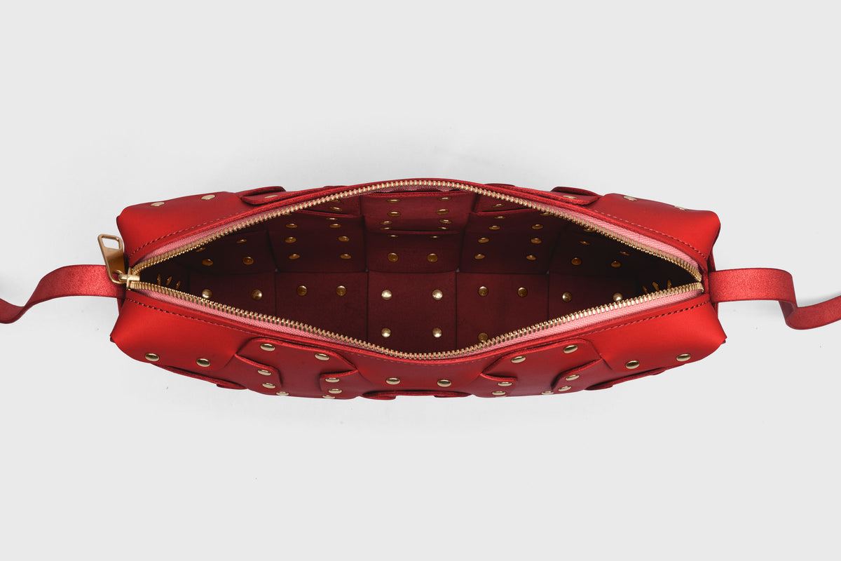 Double Rivet Bag Big Red Colour Leather Vegetable Tanned Modern Minimal Design Premium Quality Atelier Madre Manuel Dreesmann Barcelona 6