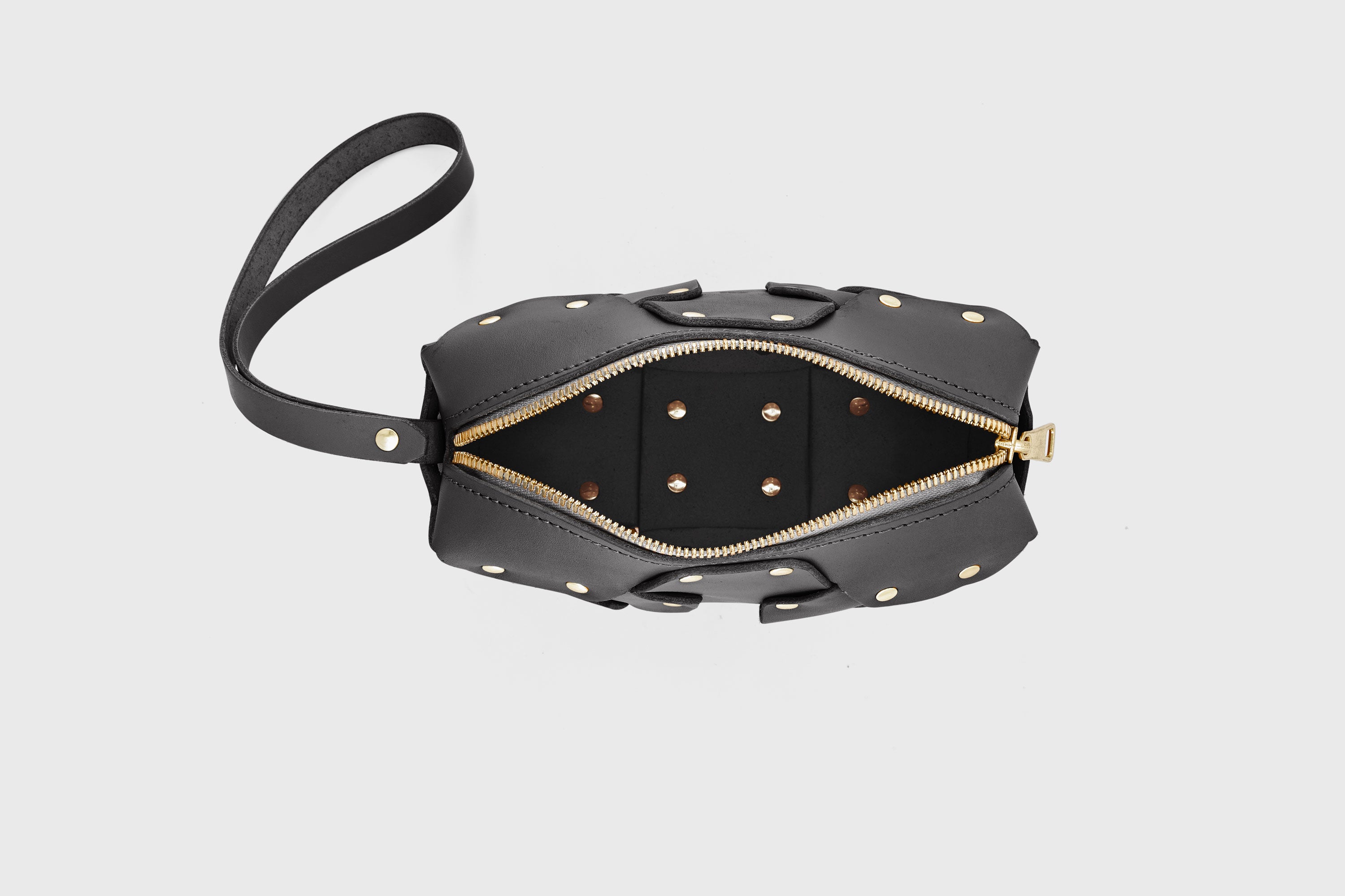 Double Rivet Bag Black Color Leather Full Grain Vegetable Tanned Leather Modern Minimalist Design Premium Quality Full Brass Clutch Crossbody Shoulder Bag Atelier Madre Manuel Dreesmann Barcelona Spain