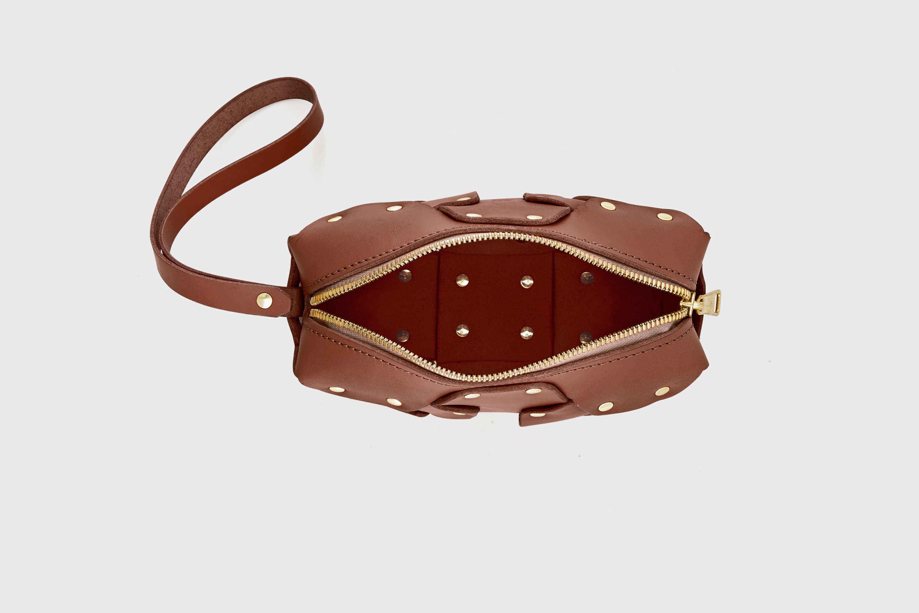Double Rivet Bag Dark Brown Color Leather Full Grain Vegetable Tanned Leather Modern Minimalist Design Premium Quality Full Brass Clutch Crossbody Shoulder Bag Atelier Madre Manuel Dreesmann Barcelona Spain