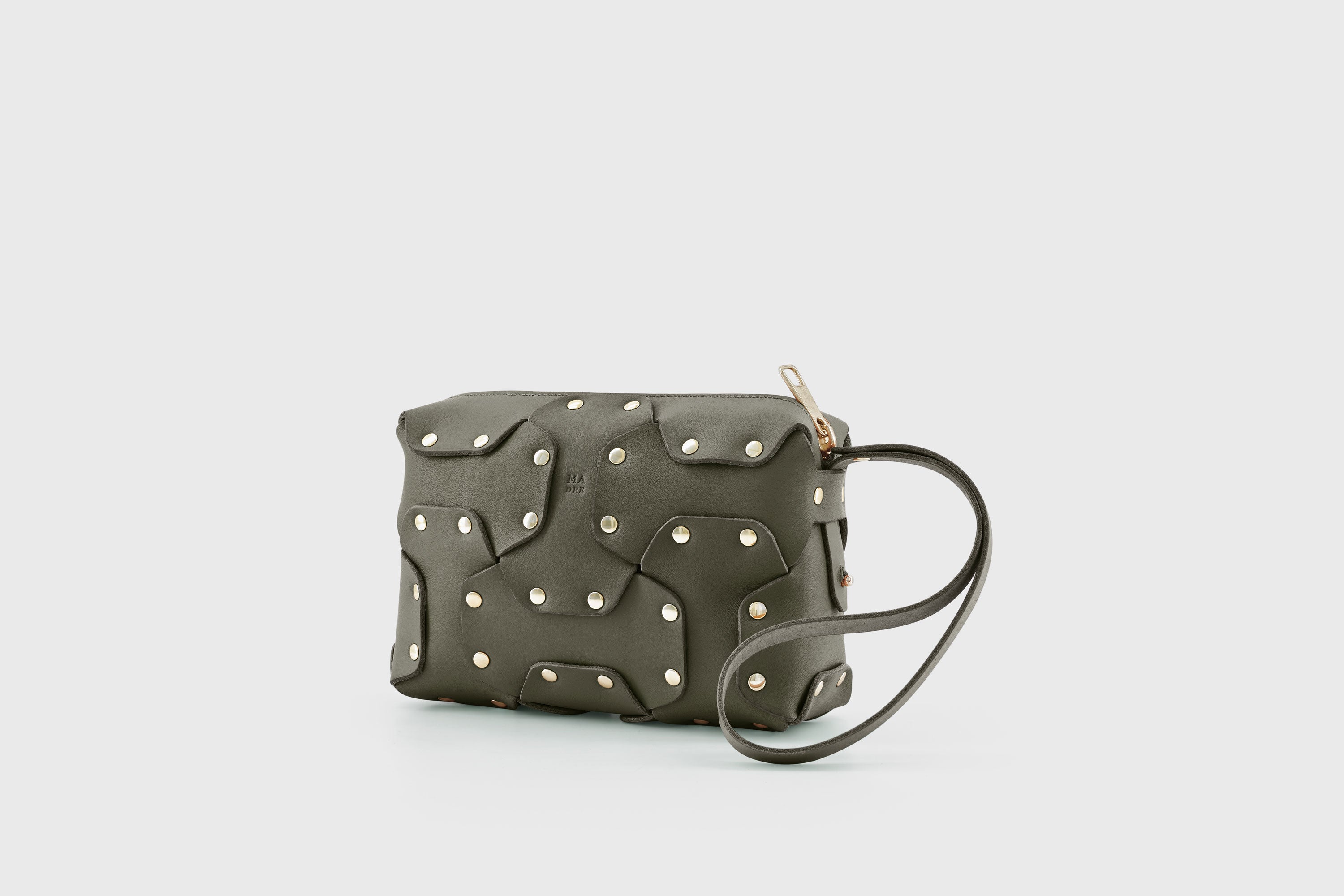 Double Rivet Bag Olive Green Color Leather Full Grain Vegetable Tanned Leather Modern Minimalist Design Premium Quality Full Brass Clutch Crossbody Shoulder Bag Atelier Madre Manuel Dreesmann Barcelona Spain