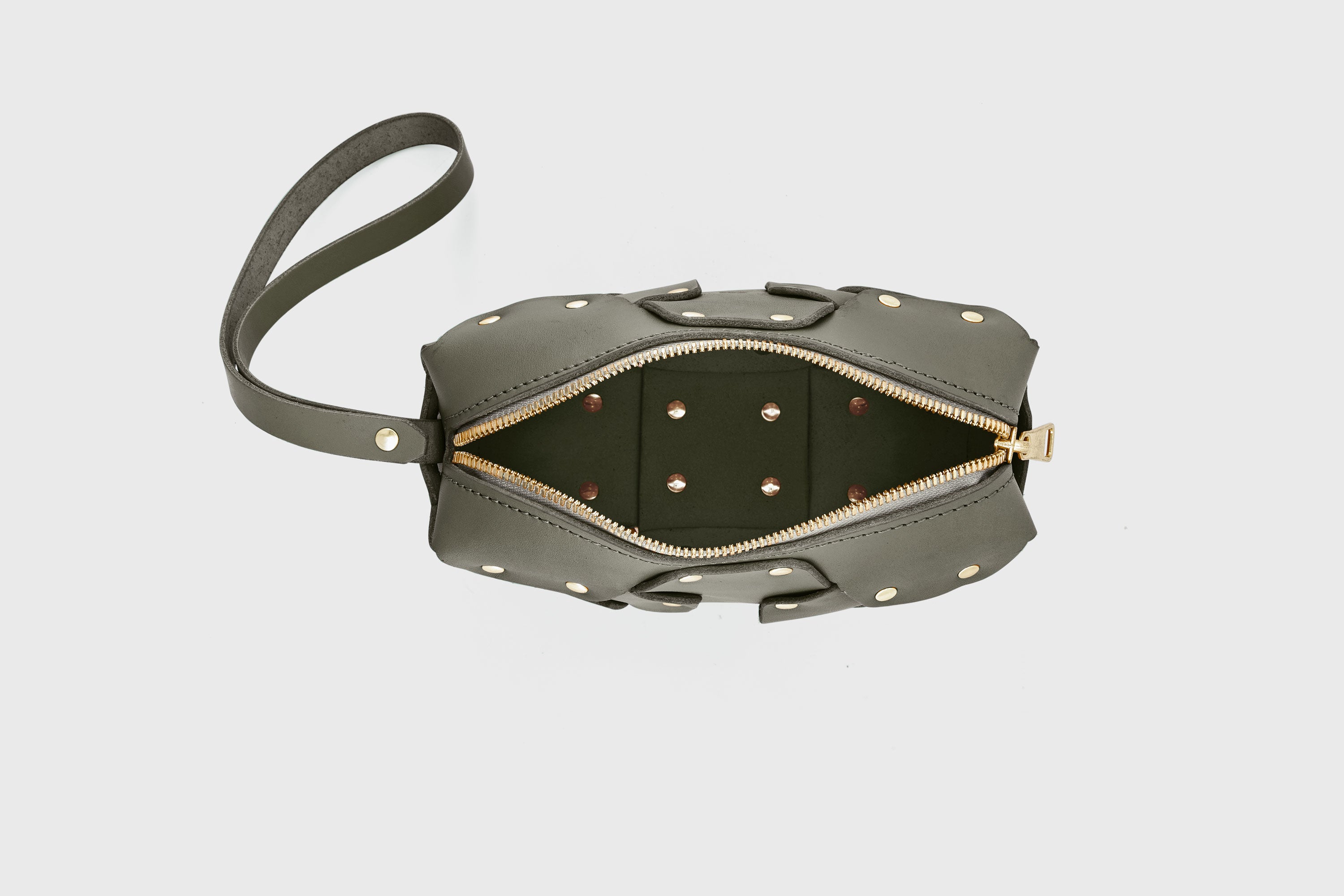 Double Rivet Bag Olive Green Color Leather Full Grain Vegetable Tanned Leather Modern Minimalist Design Premium Quality Full Brass Clutch Crossbody Shoulder Bag Atelier Madre Manuel Dreesmann Barcelona Spain