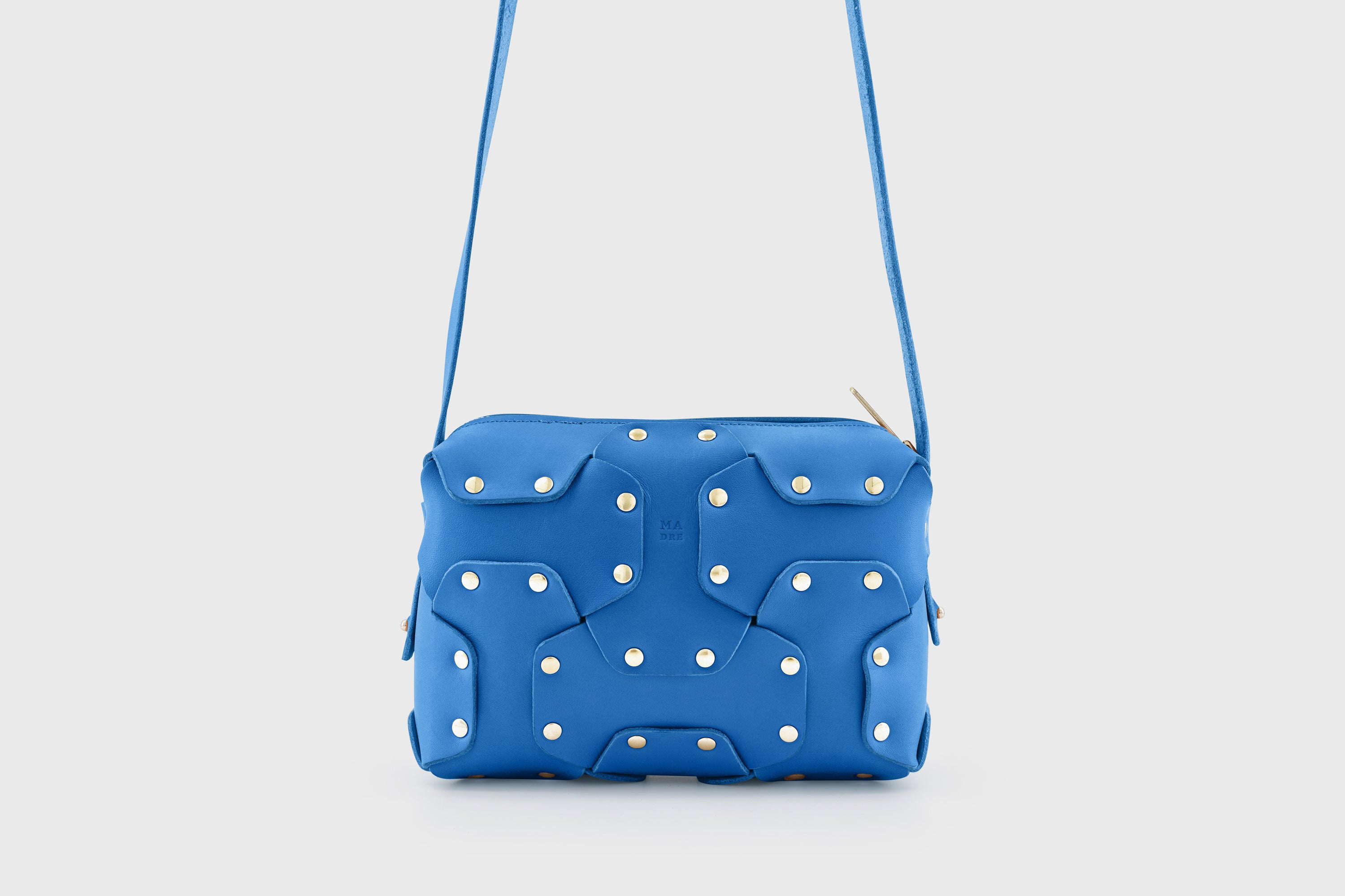 Double Rivet Bag Royal Blue Color Leather Full Grain Vegetable Tanned Leather Modern Minimalist Design Premium Quality Full Brass Clutch Crossbody Shoulder Bag Atelier Madre Manuel Dreesmann Barcelona Spain