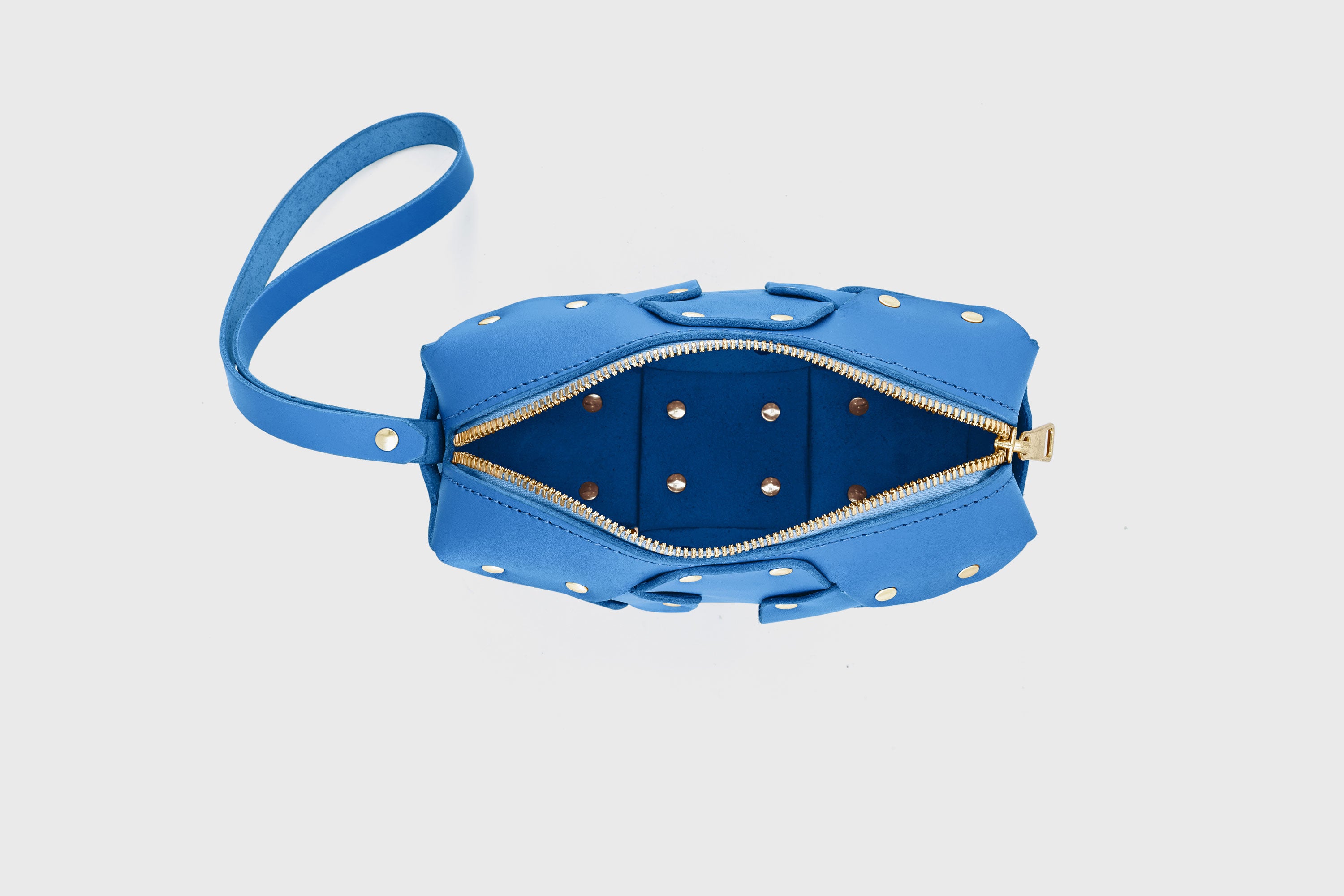 Double Rivet Bag Royal Blue Color Leather Full Grain Vegetable Tanned Leather Modern Minimalist Design Premium Quality Full Brass Clutch Crossbody Shoulder Bag Atelier Madre Manuel Dreesmann Barcelona Spain