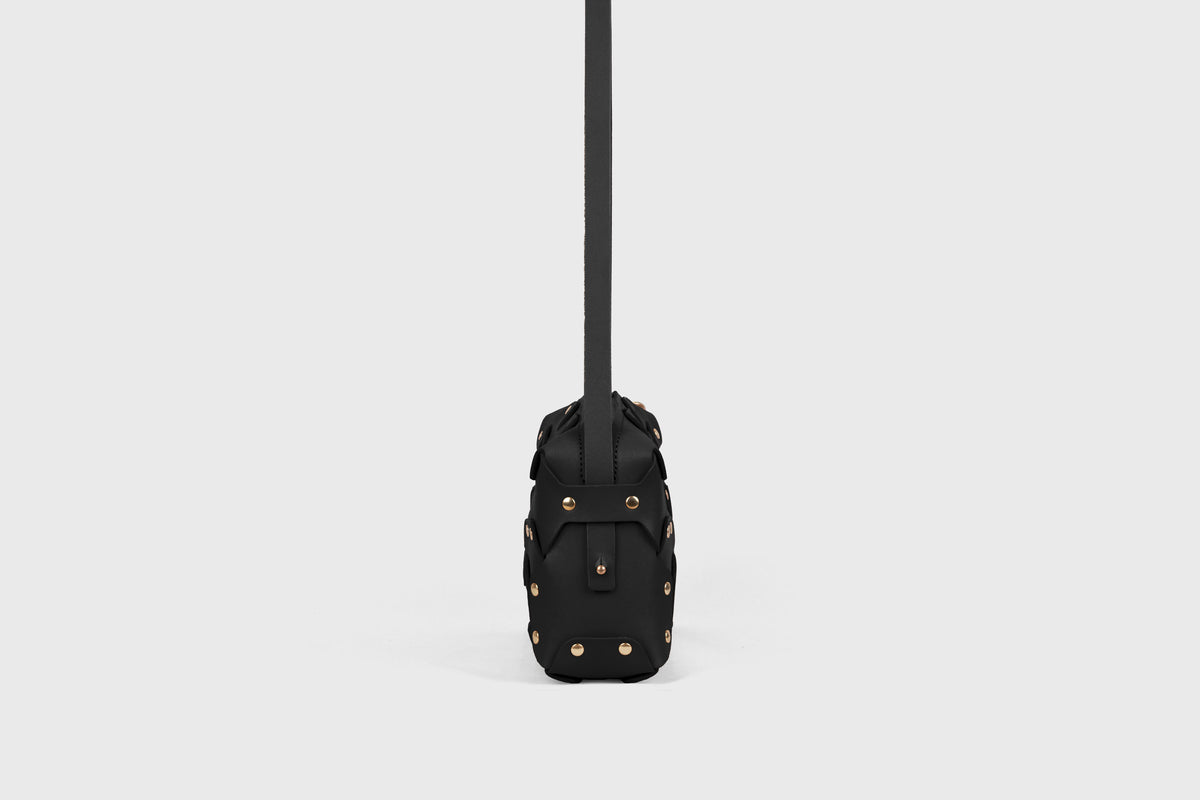 Double Rivet Bag Long Black Colour Leather Vegetable Tanned Modern Minimal Design Premium Quality Atelier Madre Manuel Dreesmann Barcelona 3