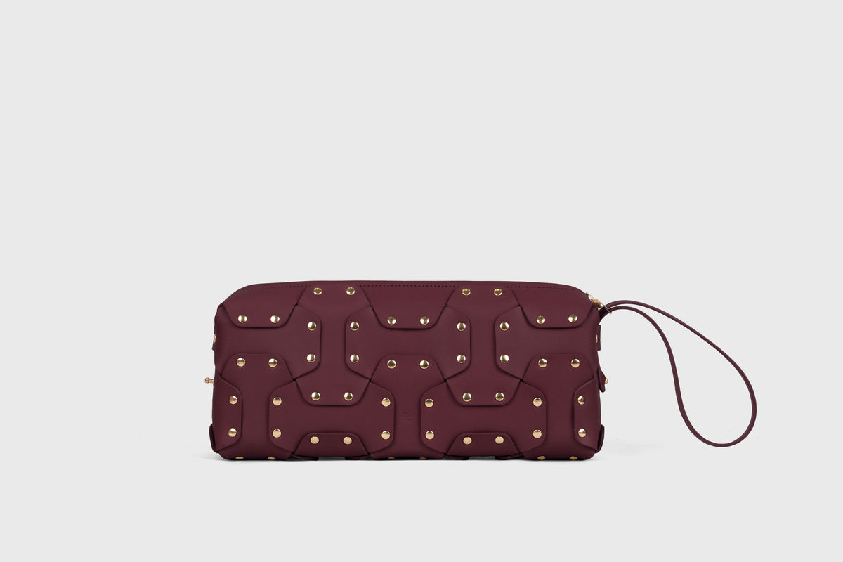 Double Rivet Bag Long Burgundy Colour Leather Vegetable Tanned Modern Minimal Design Premium Quality Atelier Madre Manuel Dreesmann Barcelona 5