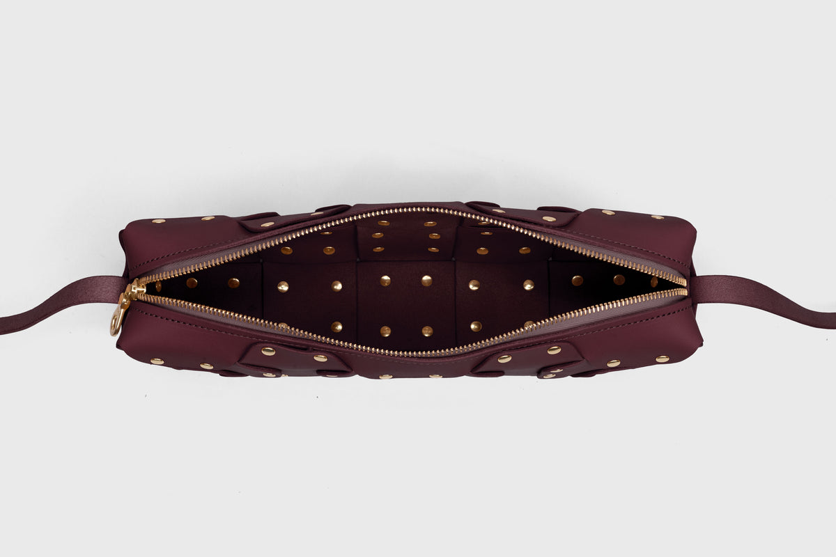Double Rivet Bag Long Burgundy Colour Leather Vegetable Tanned Modern Minimal Design Premium Quality Atelier Madre Manuel Dreesmann Barcelona 6