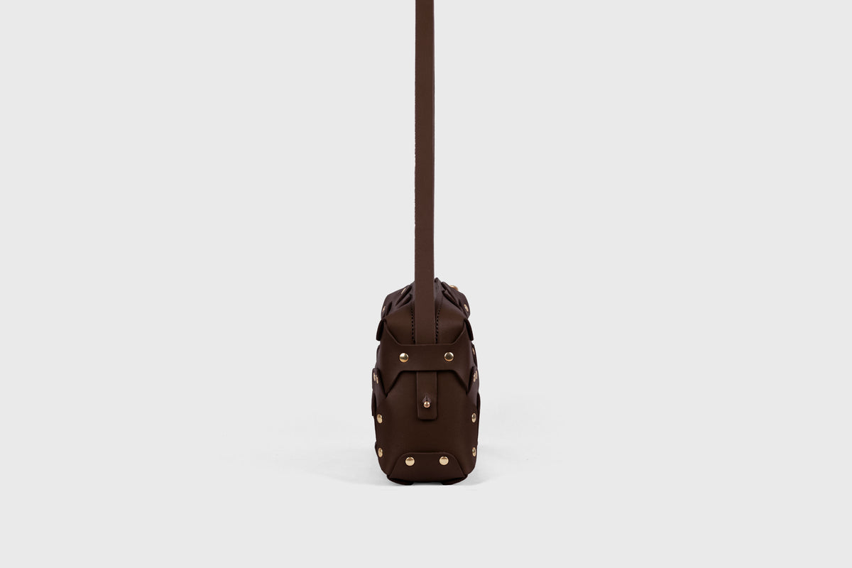Double Rivet Bag Long Chocolate Brown Colour Leather Vegetable Tanned Modern Minimal Design Premium Quality Atelier Madre Manuel Dreesmann Barcelona 3