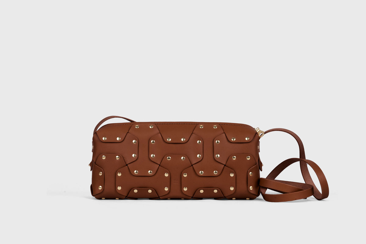 Double Rivet Bag Long Dark Brown Colour Leather Vegetable Tanned Modern Minimal Design Premium Quality Atelier Madre Manuel Dreesmann Barcelona 4