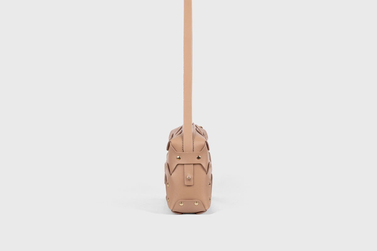 Double Rivet Bag Long Natural Colour Leather Vegetable Tanned Modern Minimal Design Premium Quality Atelier Madre Manuel Dreesmann Barcelona 3