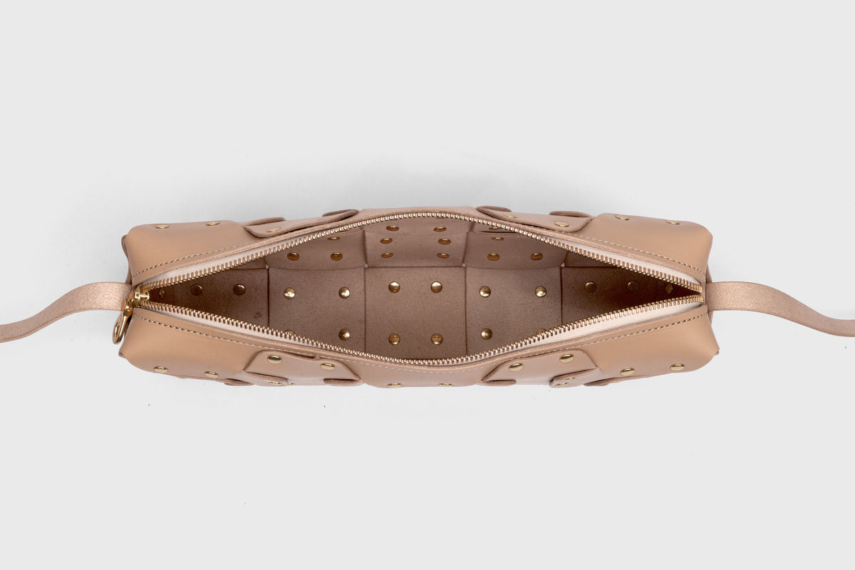 Double Rivet Bag Long Natural Colour Leather Vegetable Tanned Modern Minimal Design Premium Quality Atelier Madre Manuel Dreesmann Barcelona 6