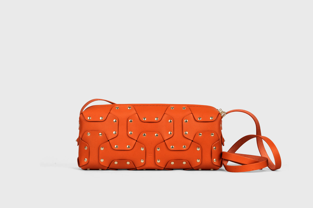 Double Rivet Bag Long Orange Colour Leather Vegetable Tanned Modern Minimal Design Premium Quality Atelier Madre Manuel Dreesmann Barcelona 4