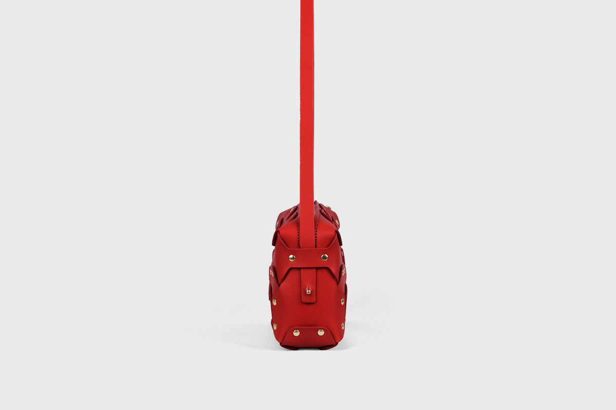 Double Rivet Bag Long Red Colour Leather Vegetable Tanned Modern Minimal Design Premium Quality Atelier Madre Manuel Dreesmann Barcelona 3