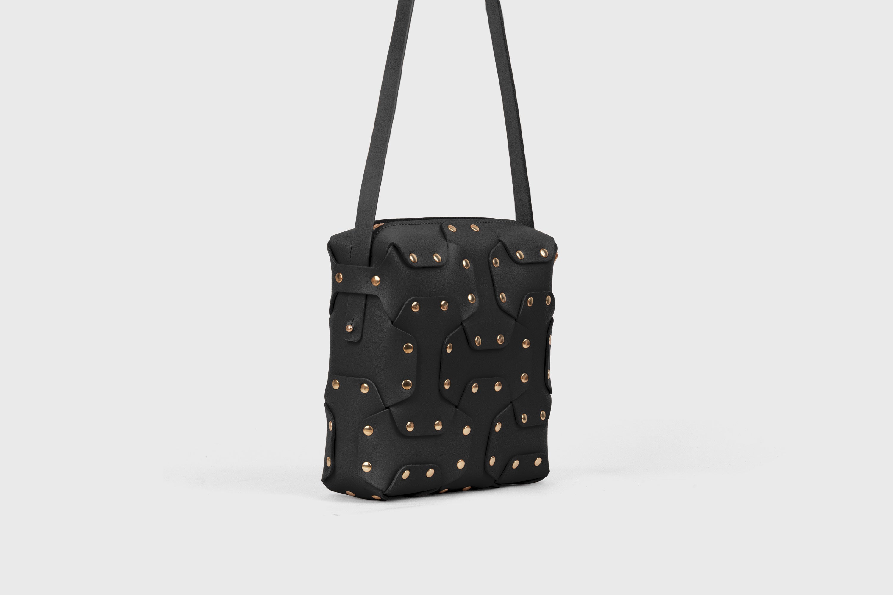 Double Rivet Bag Squared, Black Colour, Vegetable-Tanned Leather, Modern Minimal Design. Premium Quality, Atelier Madre, Manuel-Dreesmann, Barcelona