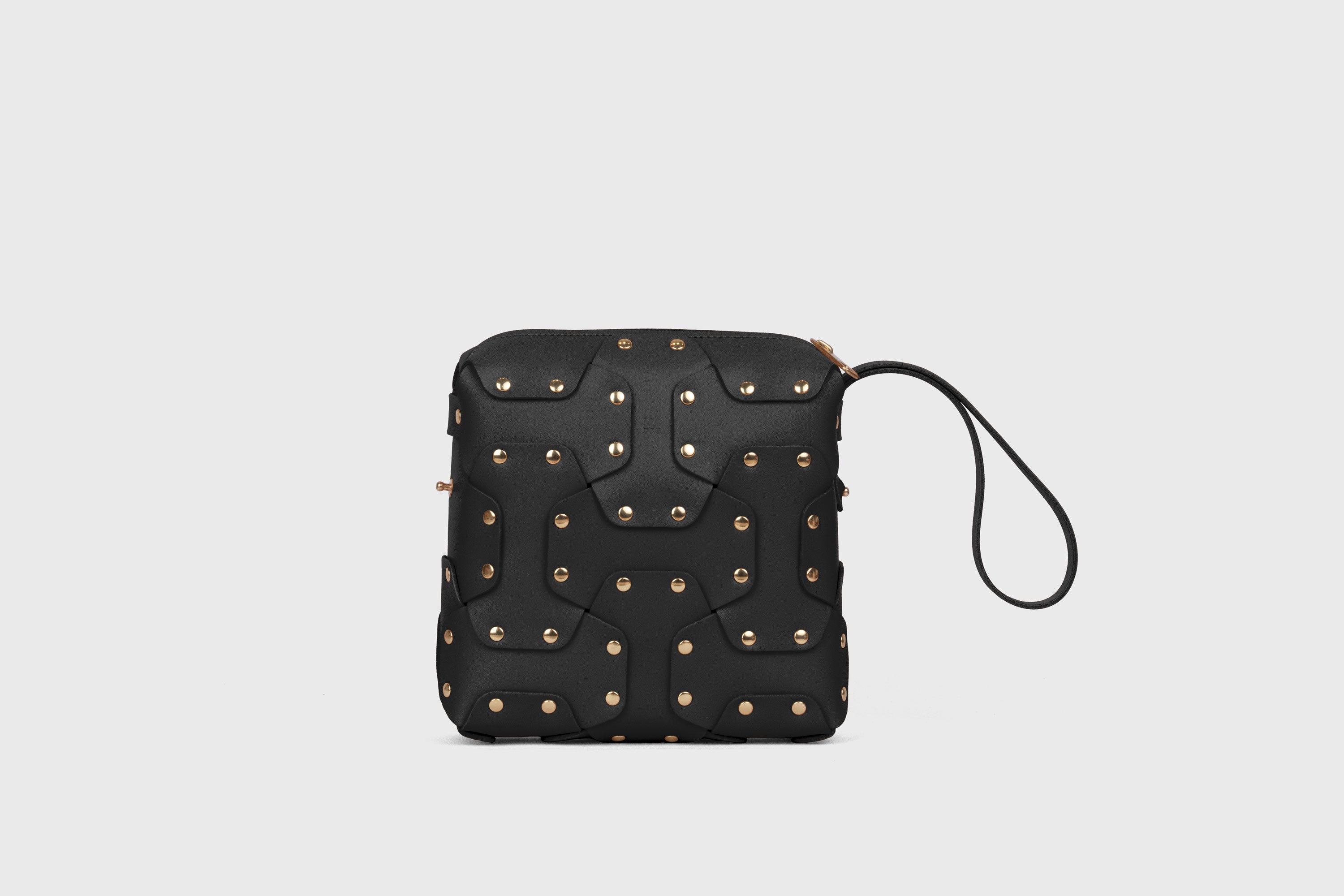 Double Rivet Bag Squared, Black Colour, Vegetable-Tanned Leather, Modern Minimal Design. Premium Quality, Atelier Madre, Manuel-Dreesmann, Barcelona
