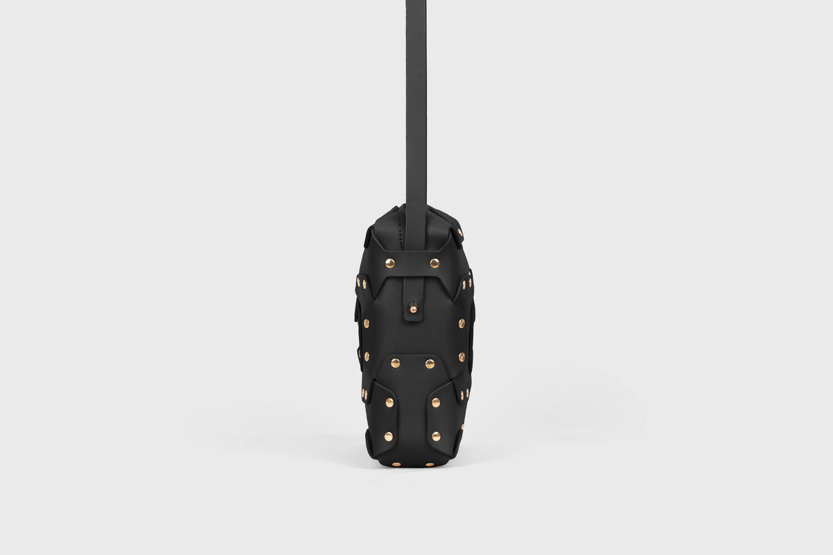 Double Rivet Bag Squared, Black Colour, Vegetable-Tanned Leather, Modern Minimal Design. Premium Quality, Atelier Madre, Manuel-Dreesmann, Barcelona