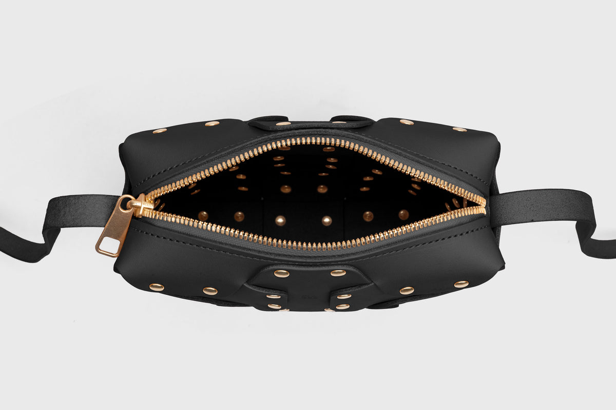 Double Rivet Bag Squared, Black Colour, Vegetable-Tanned Leather, Modern Minimal Design. Premium Quality, Atelier Madre, Manuel-Dreesmann, Barcelona