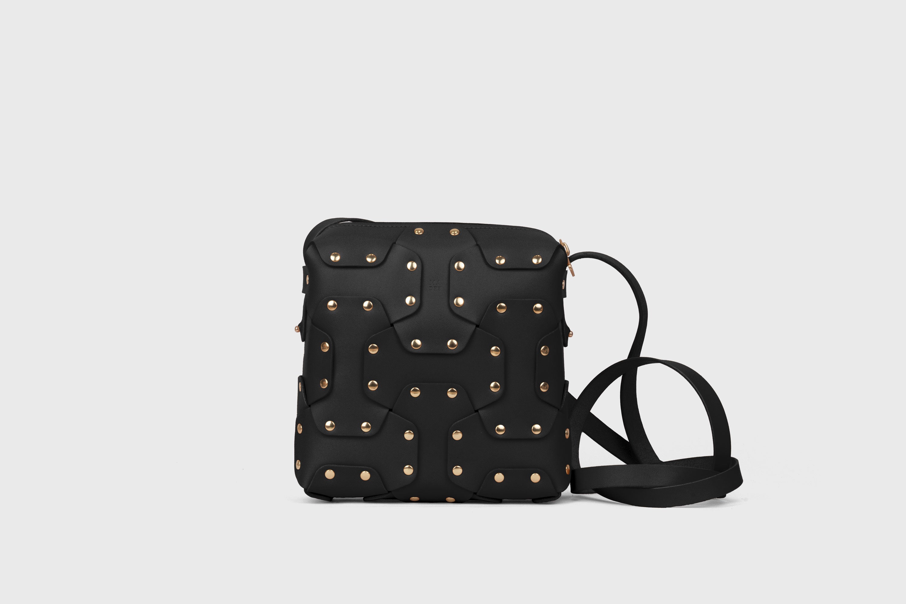 Double Rivet Bag Squared, Black Colour, Vegetable-Tanned Leather, Modern Minimal Design. Premium Quality, Atelier Madre, Manuel-Dreesmann, Barcelona
