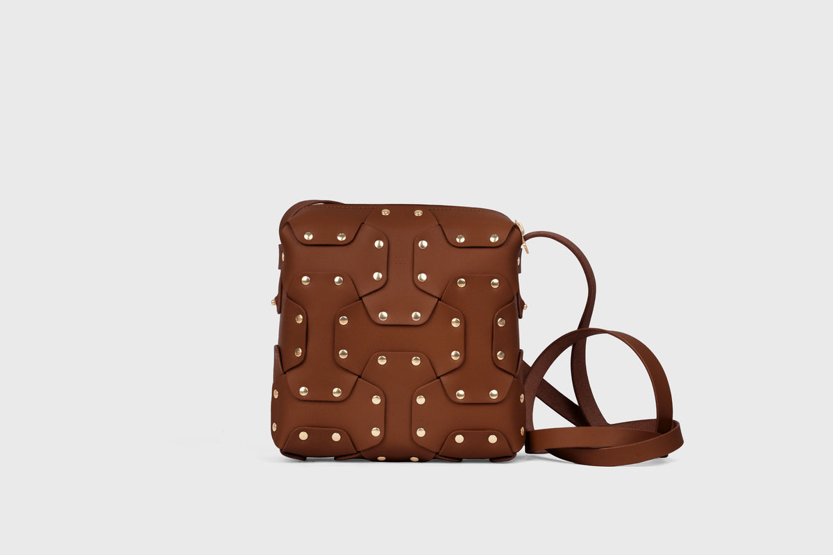 Double Rivet Bag Squared, Brown Colour, Vegetable-Tanned Leather, Modern Minimal Design. Premium Quality, Atelier Madre, Manuel-Dreesmann, Barcelona