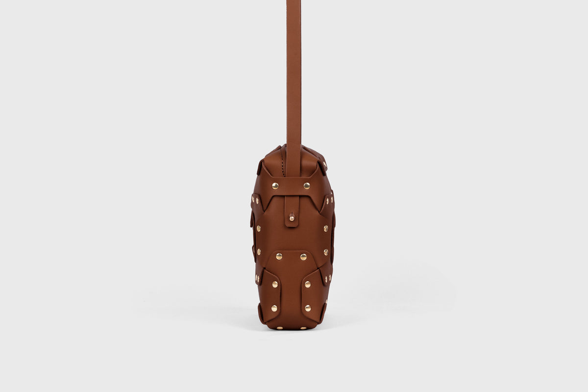 Double Rivet Bag Squared, Brown Colour, Vegetable-Tanned Leather, Modern Minimal Design. Premium Quality, Atelier Madre, Manuel-Dreesmann, Barcelona