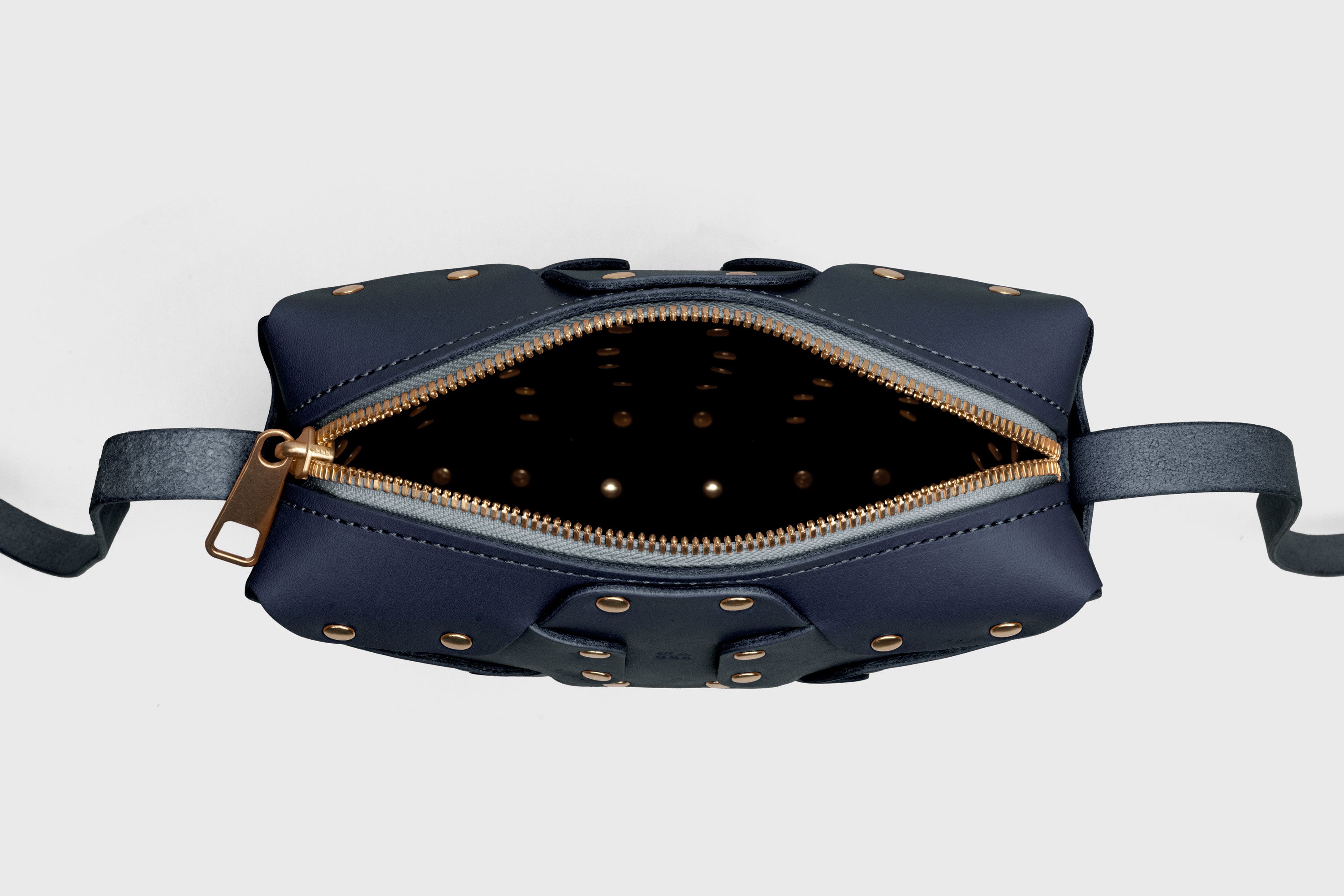 Double Rivet Bag Squared, Marine-Blue Colour, Vegetable-Tanned Leather, Modern Minimal Design. Premium Quality, Atelier Madre, Manuel-Dreesmann, Barcelona