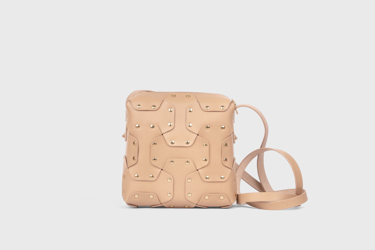 Double Rivet Bag Squared, Natural Colour, Vegetable-Tanned Leather, Modern Minimal Design. Premium Quality, Atelier Madre, Manuel-Dreesmann, Barcelona
