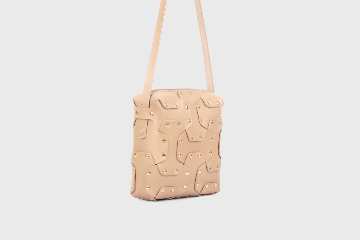 Double Rivet Bag Squared, Natural Colour, Vegetable-Tanned Leather, Modern Minimal Design. Premium Quality, Atelier Madre, Manuel-Dreesmann, Barcelona