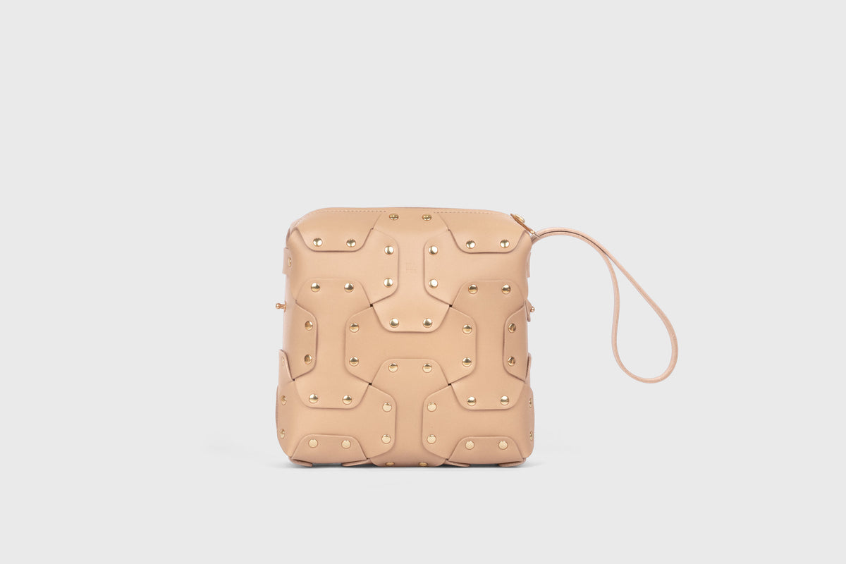 Double Rivet Bag Squared, Natural Colour, Vegetable-Tanned Leather, Modern Minimal Design. Premium Quality, Atelier Madre, Manuel-Dreesmann, Barcelona