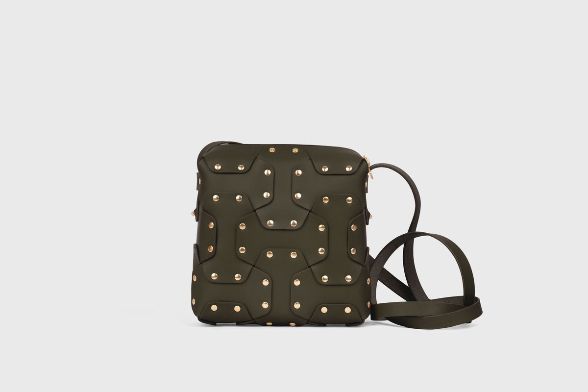 Double Rivet Bag Squared, Olive Green Colour, Vegetable-Tanned Leather, Modern Minimal Design. Premium Quality, Atelier Madre, Manuel-Dreesmann, Barcelona