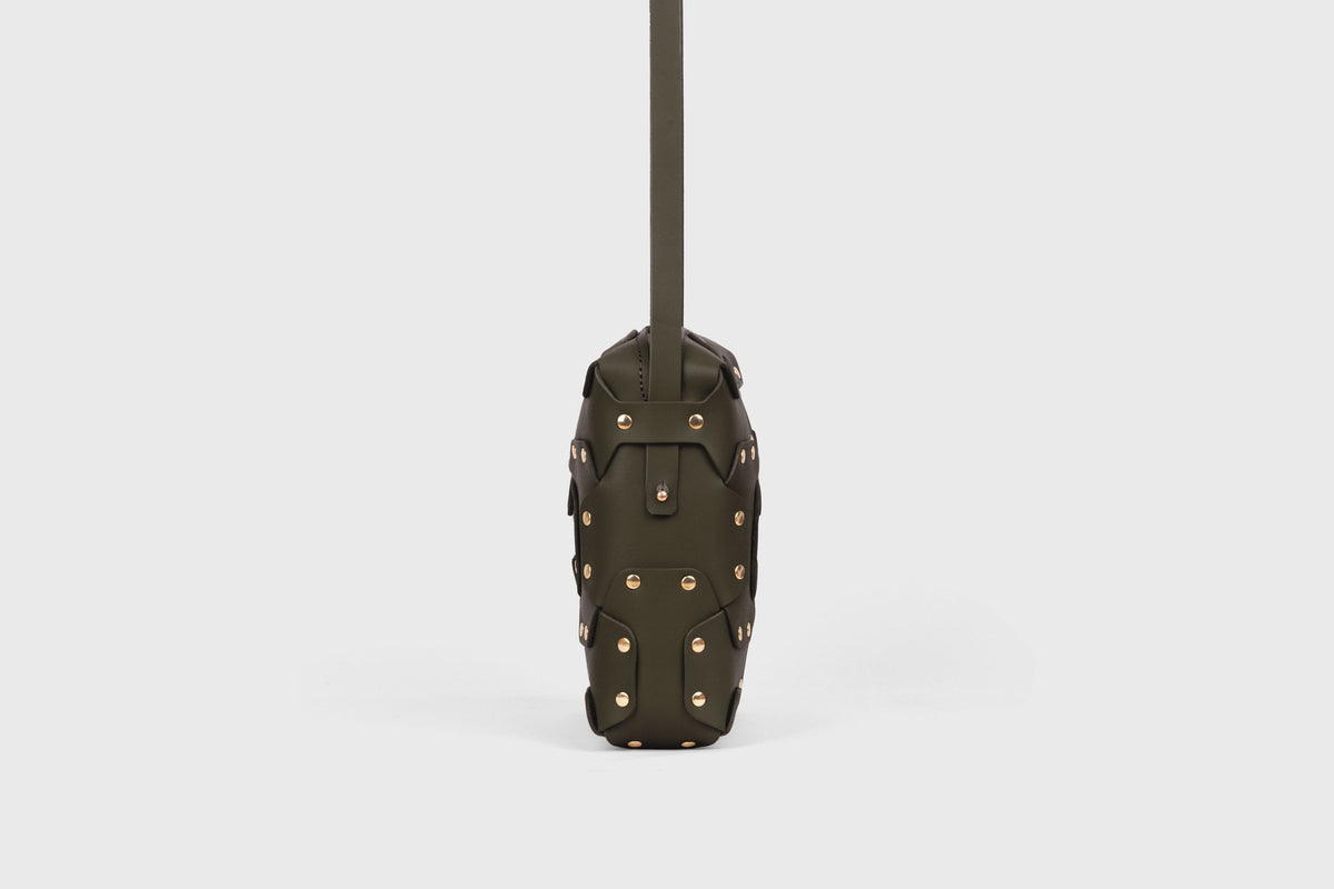 Double Rivet Bag Squared, Olive Green Colour, Vegetable-Tanned Leather, Modern Minimal Design. Premium Quality, Atelier Madre, Manuel-Dreesmann, Barcelona