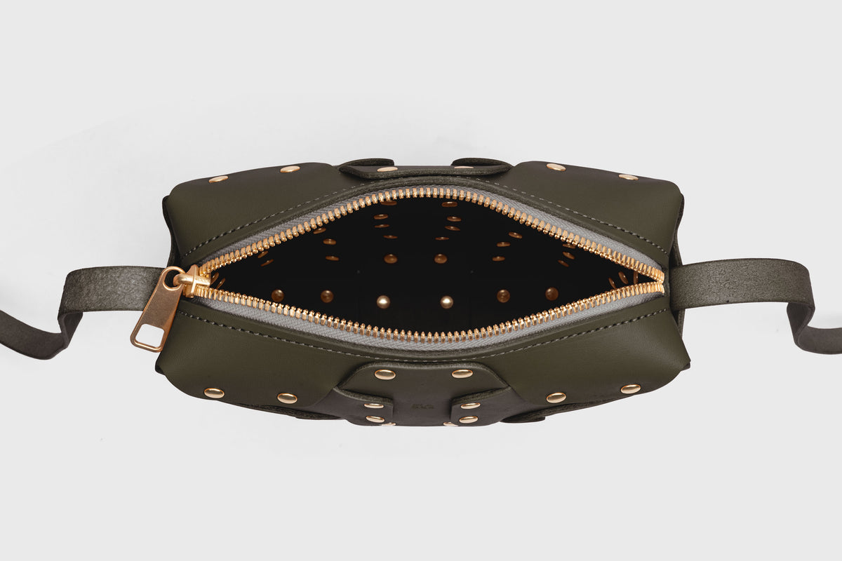 Double Rivet Bag Squared, Olive Green Colour, Vegetable-Tanned Leather, Modern Minimal Design. Premium Quality, Atelier Madre, Manuel-Dreesmann, Barcelona
