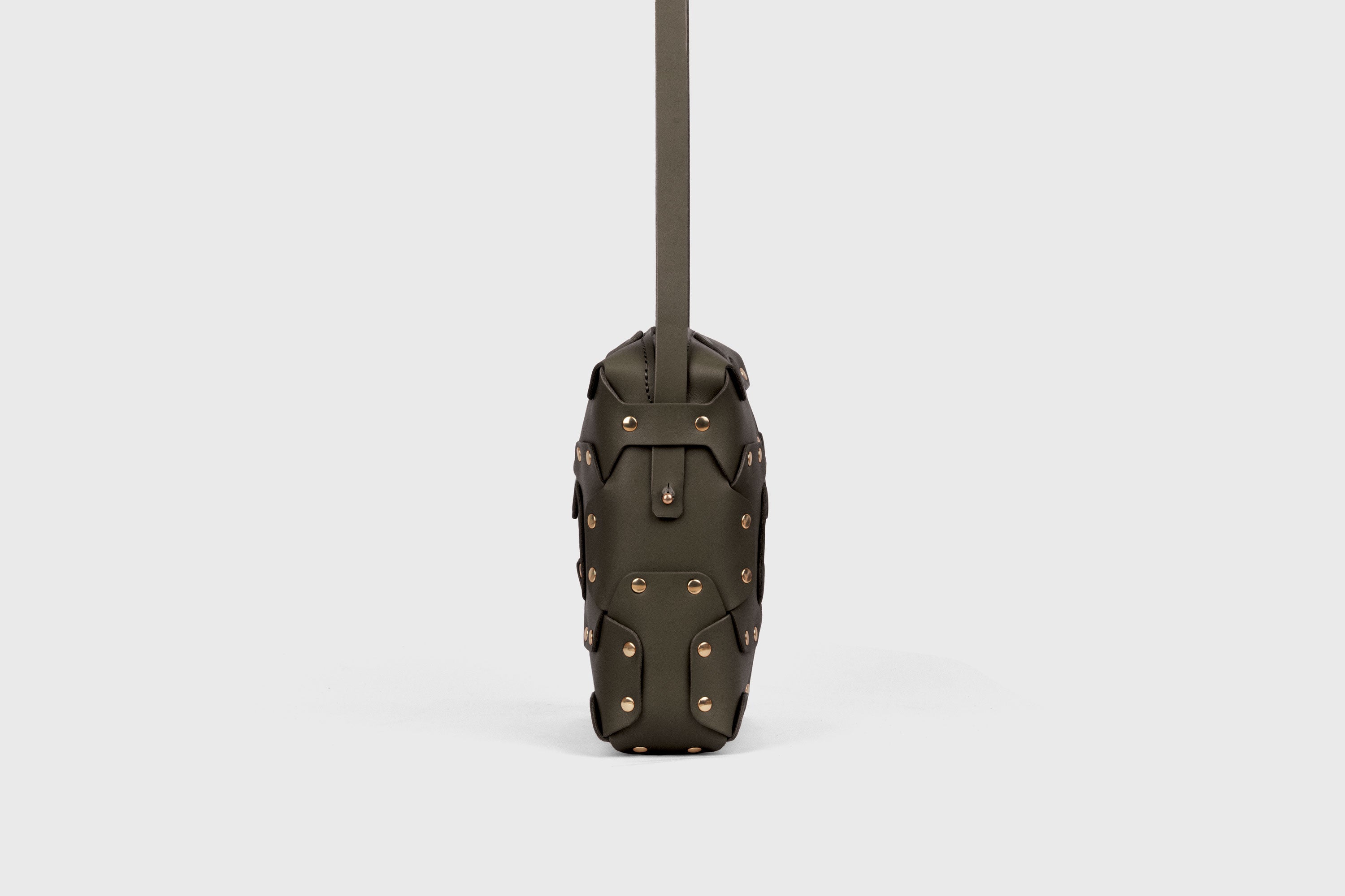 Double Rivet Bag Squared, Olive-Green, Vegetable-Tanned Leather, Modern Minimal Design. Premium Quality, Atelier Madre, Manuel-Dreesmann, Barcelona