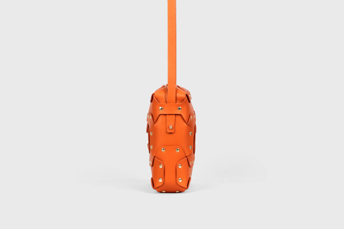 Double Rivet Bag Squared, Orange Colour, Vegetable-Tanned Leather, Modern Minimal Design. Premium Quality, Atelier Madre, Manuel-Dreesmann, Barcelona