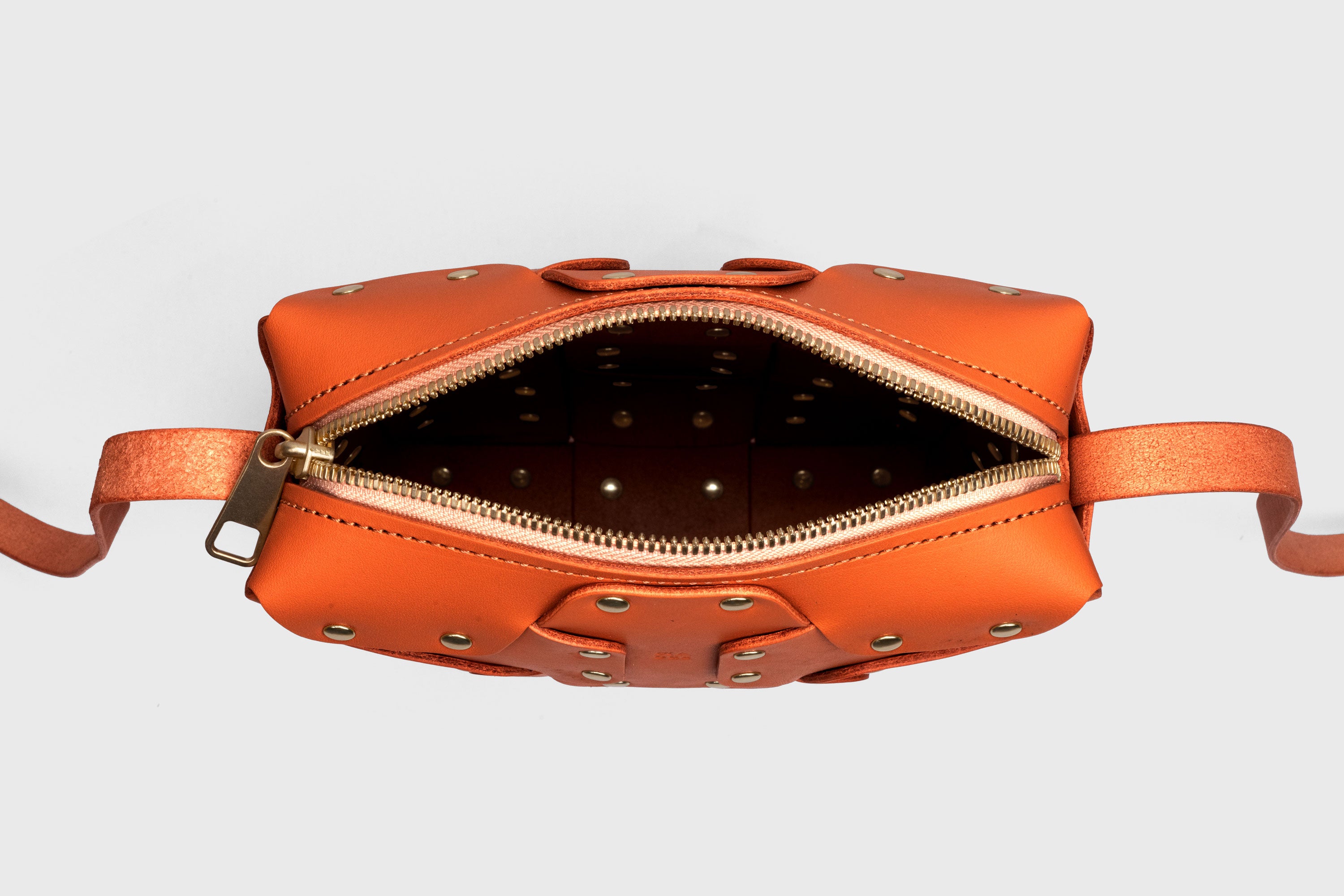 Double Rivet Bag Squared, Orange Colour, Vegetable-Tanned Leather, Modern Minimal Design. Premium Quality, Atelier Madre, Manuel-Dreesmann, Barcelona