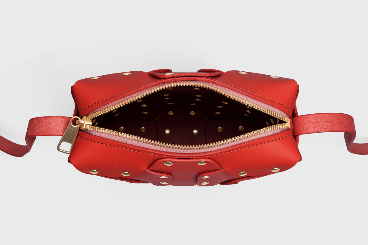Double Rivet Bag Squared, Red Colour, Vegetable-Tanned Leather, Modern Minimal Design. Premium Quality, Atelier Madre, Manuel-Dreesmann, Barcelona