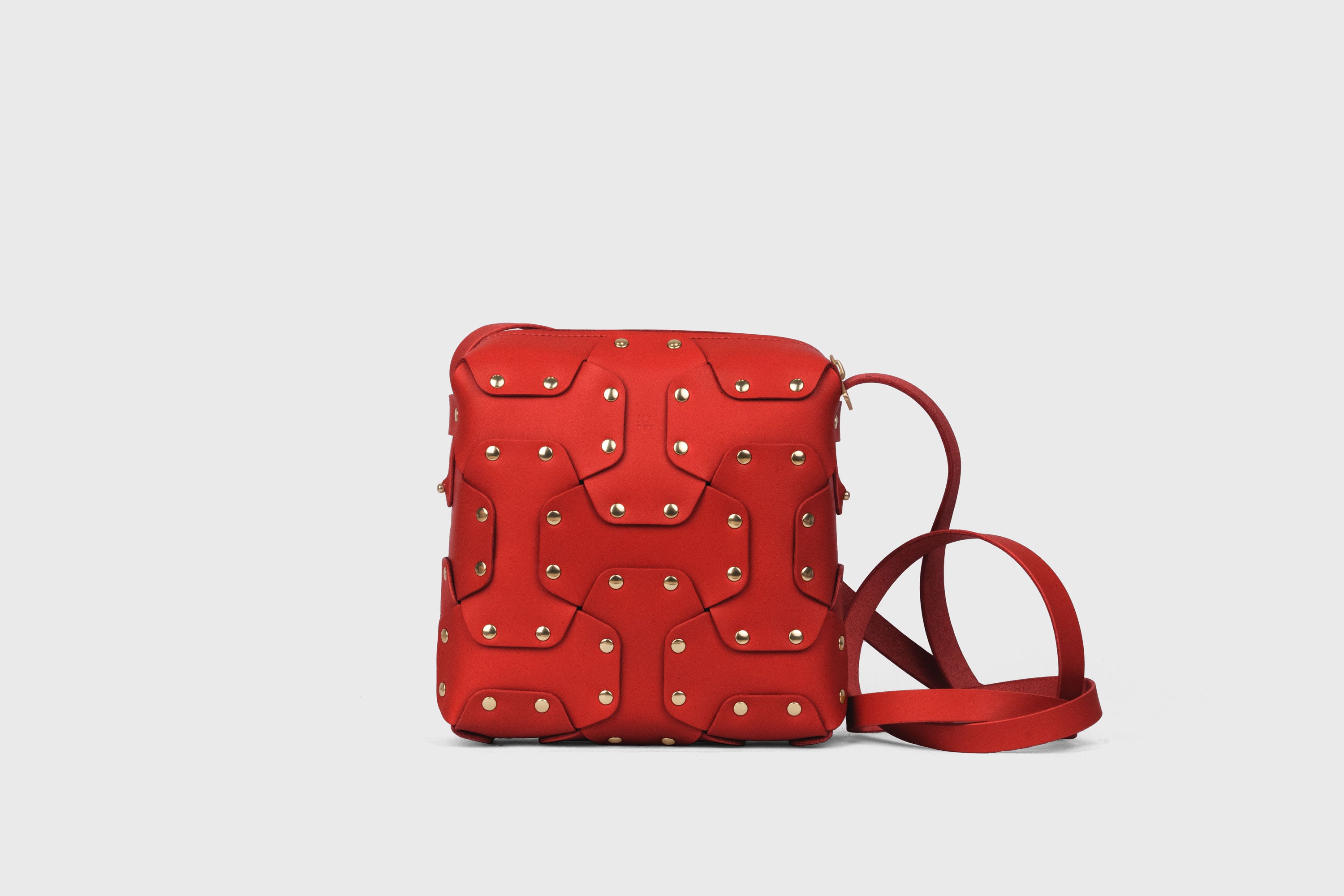 Double Rivet Bag Squared, Red Colour, Vegetable-Tanned Leather, Modern Minimal Design. Premium Quality, Atelier Madre, Manuel-Dreesmann, Barcelona