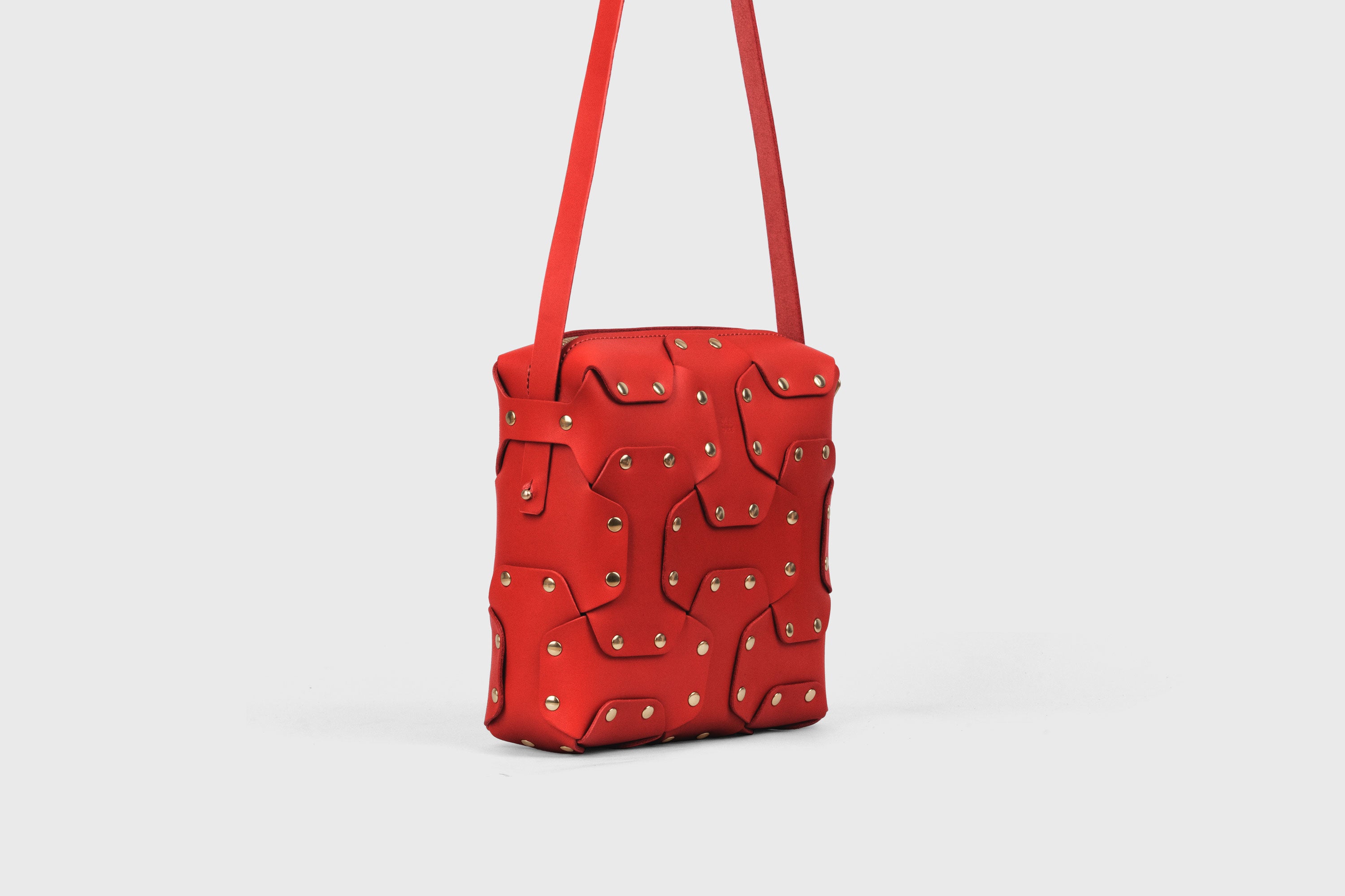 Double Rivet Bag Squared, Red Colour, Vegetable-Tanned Leather, Modern Minimal Design. Premium Quality, Atelier Madre, Manuel-Dreesmann, Barcelona