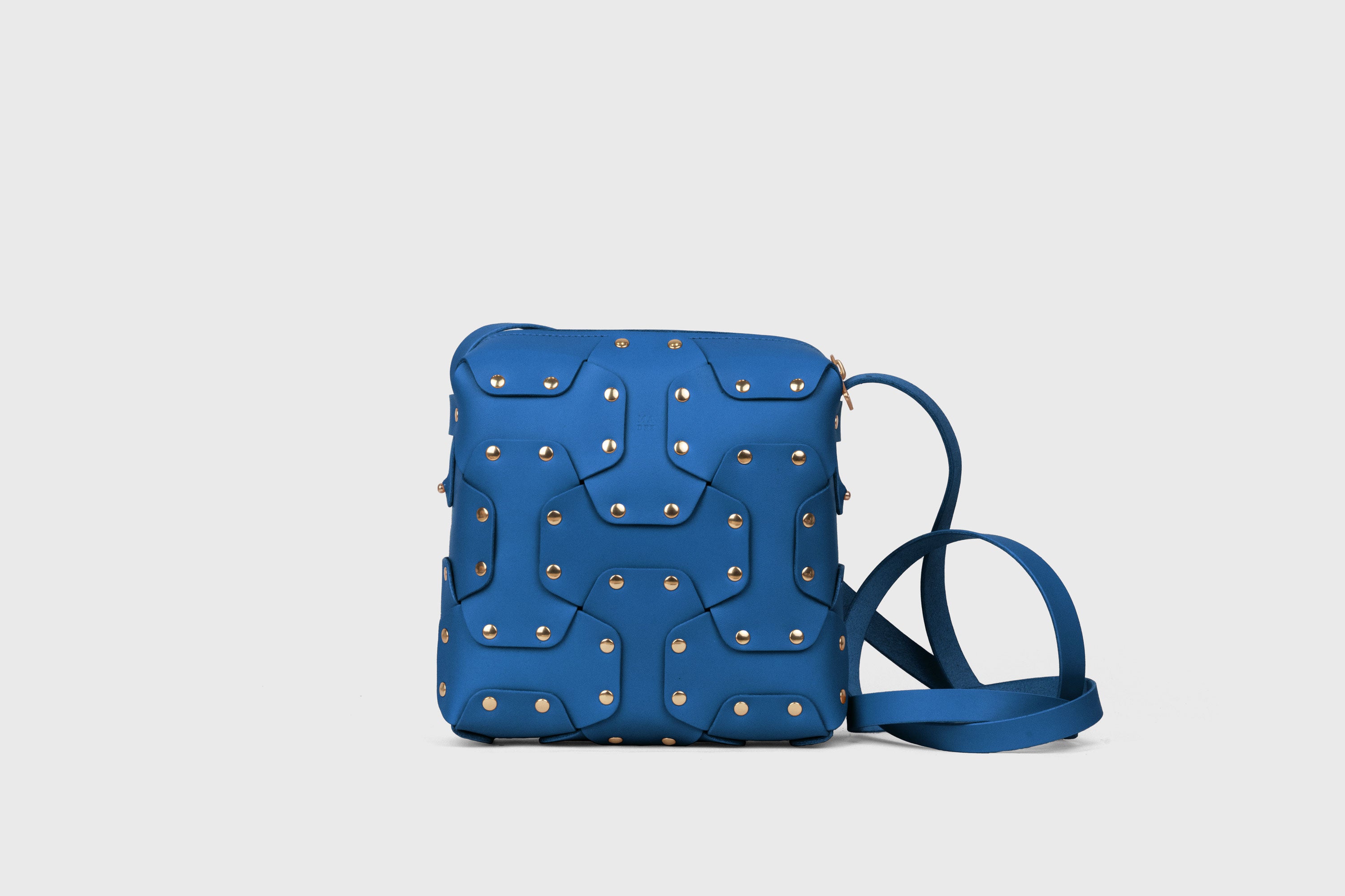 Double Rivet Bag Squared, Royal-Blue Colour, Vegetable-Tanned Leather, Modern Minimal Design. Premium Quality, Atelier Madre, Manuel-Dreesmann, Barcelona