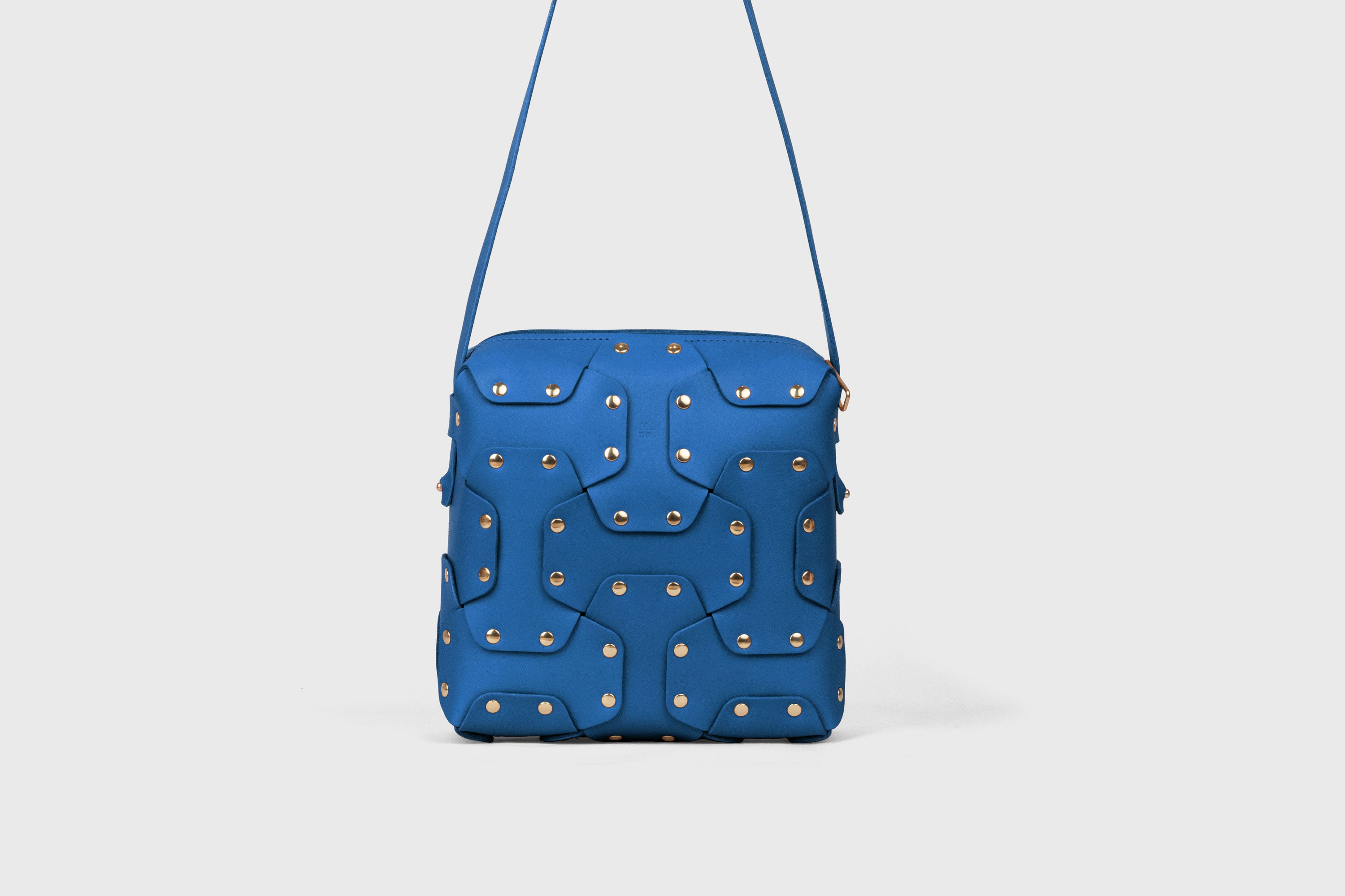 Double Rivet Bag Squared, Royal-Blue Colour, Vegetable-Tanned Leather, Modern Minimal Design. Premium Quality, Atelier Madre, Manuel-Dreesmann, Barcelona