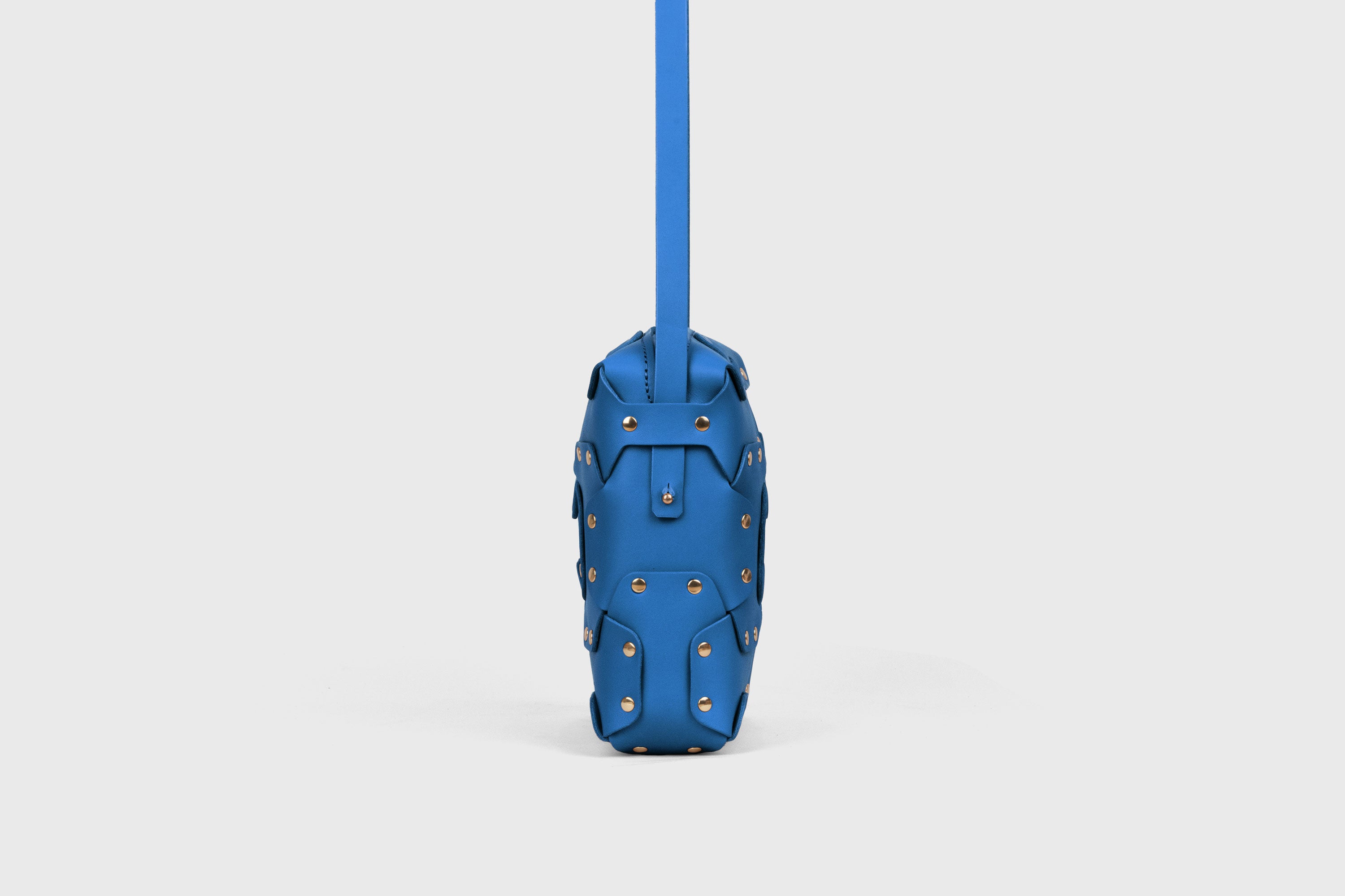 Double Rivet Bag Squared, Royal-Blue Colour, Vegetable-Tanned Leather, Modern Minimal Design. Premium Quality, Atelier Madre, Manuel-Dreesmann, Barcelona